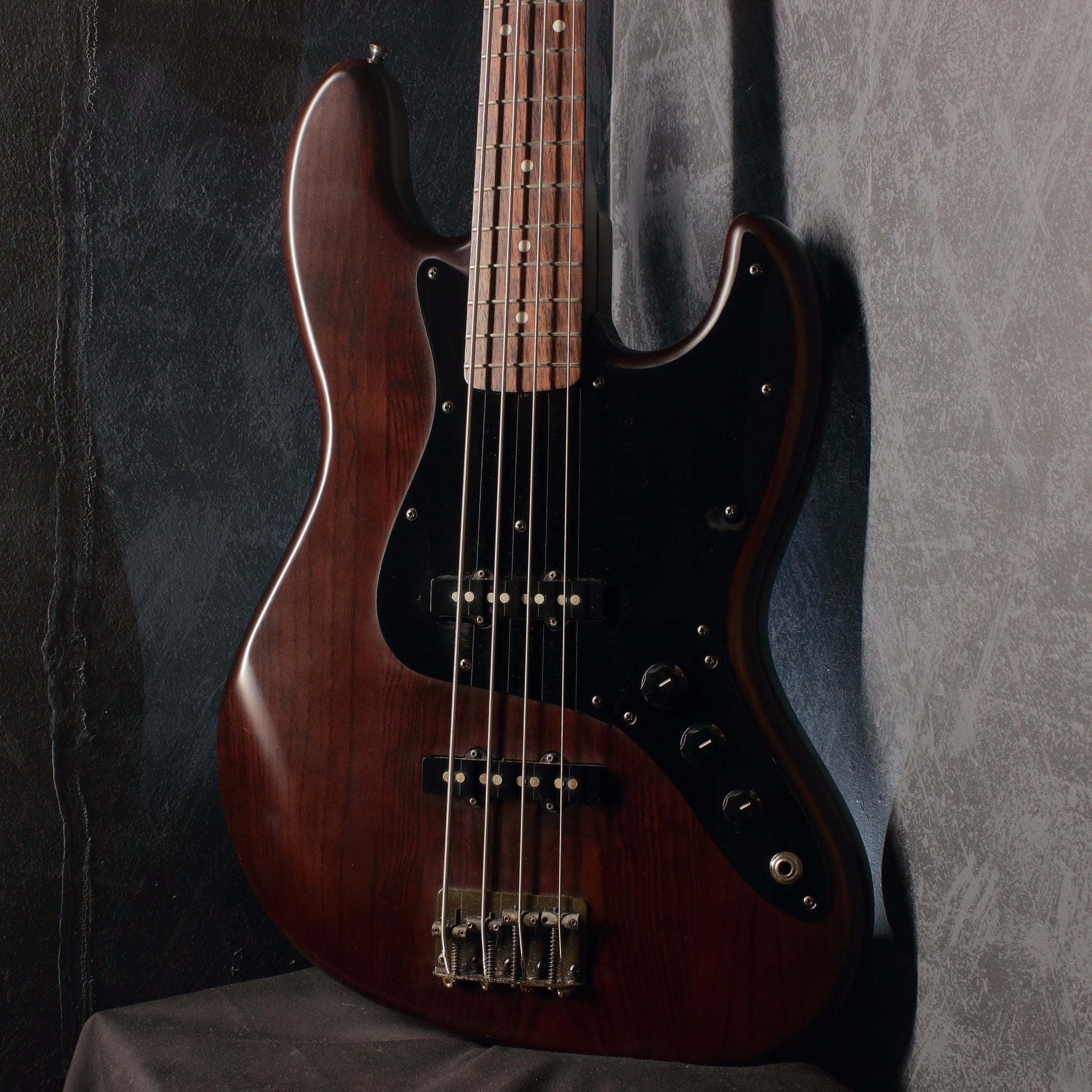 Fender Japan '62 Jazz Bass JB62-WAL Satin Walnut 2003 – Topshelf