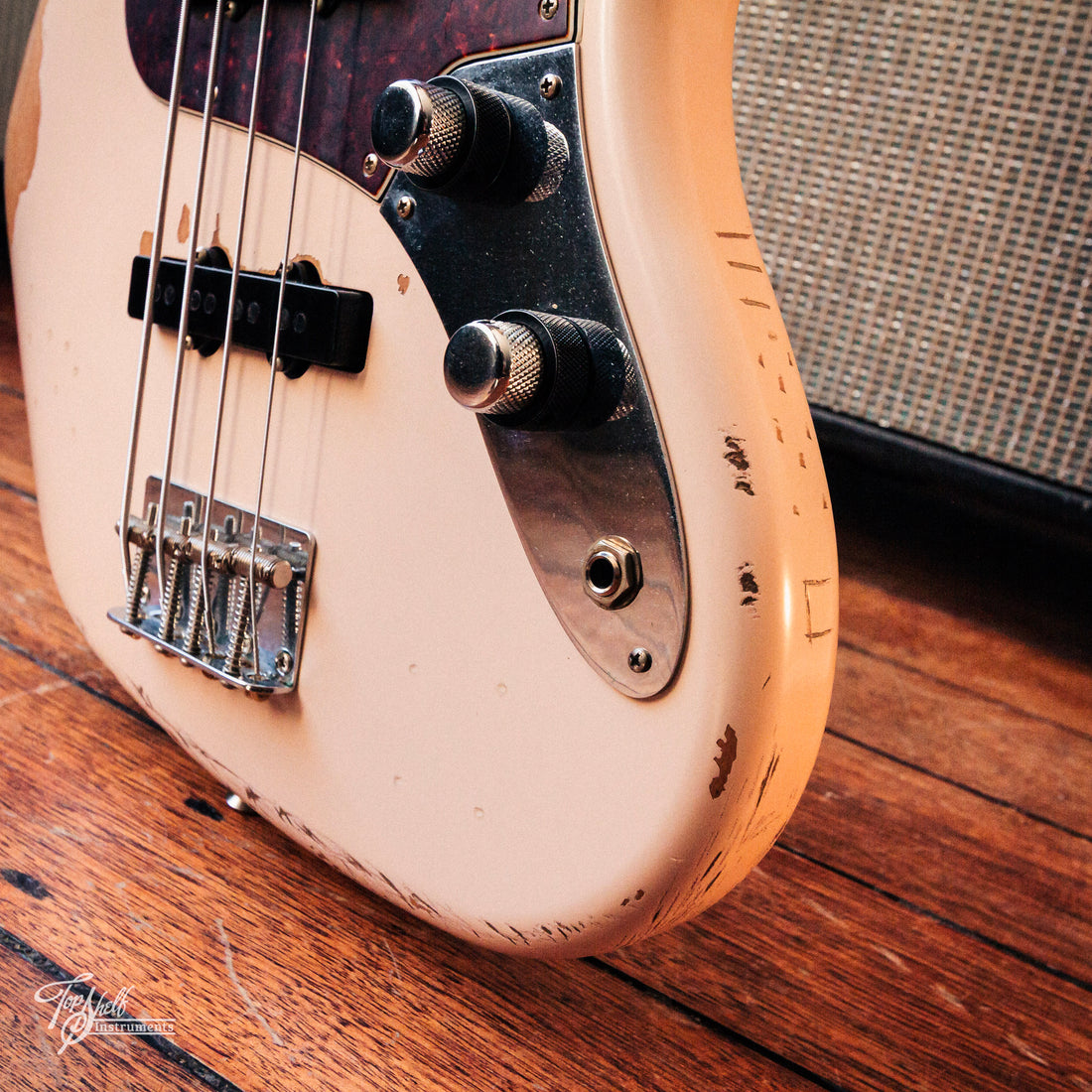 Fender Flea Jazz Bass Faded Shell Pink 2024