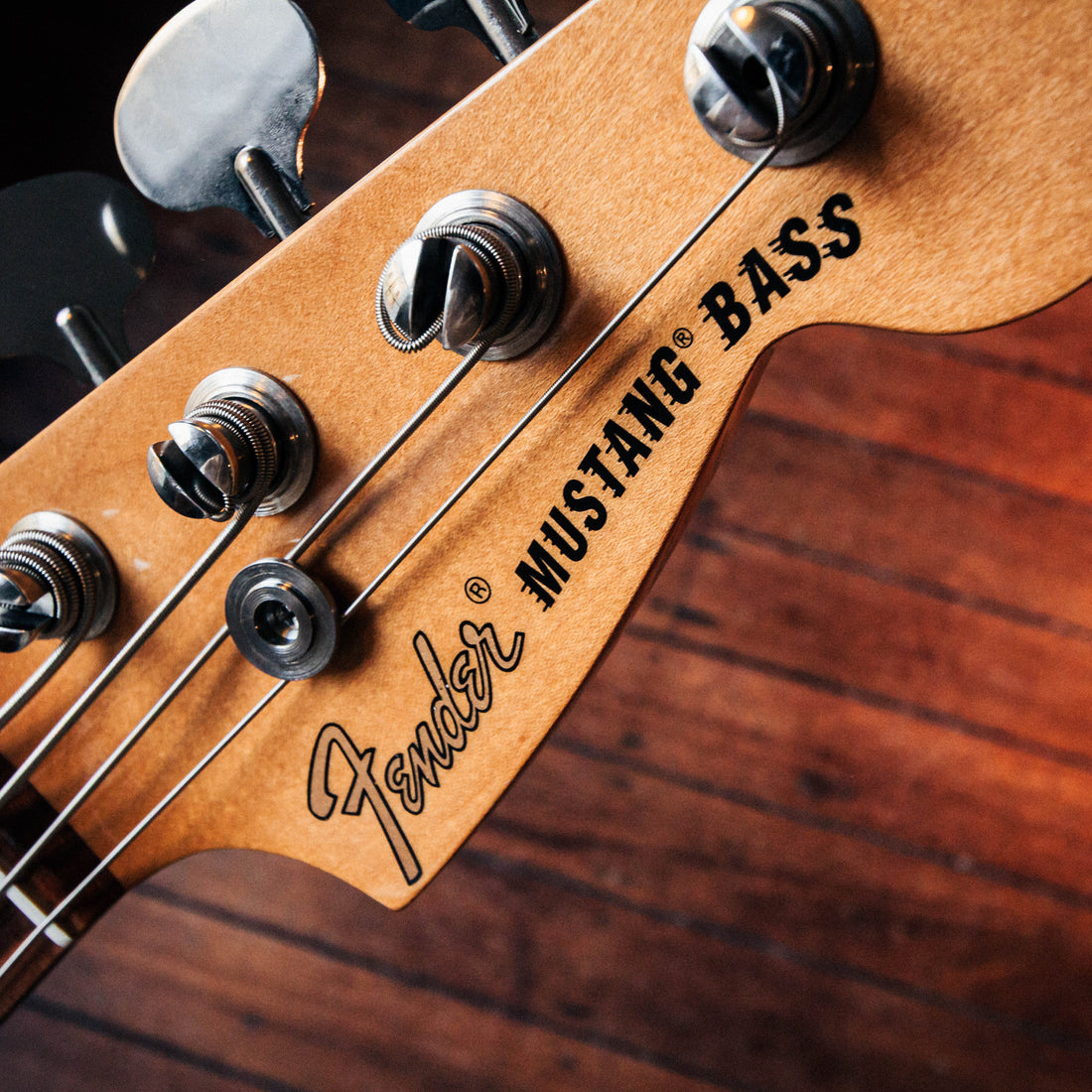 Fender Vintera Mustang Bass Fiesta Red 2022