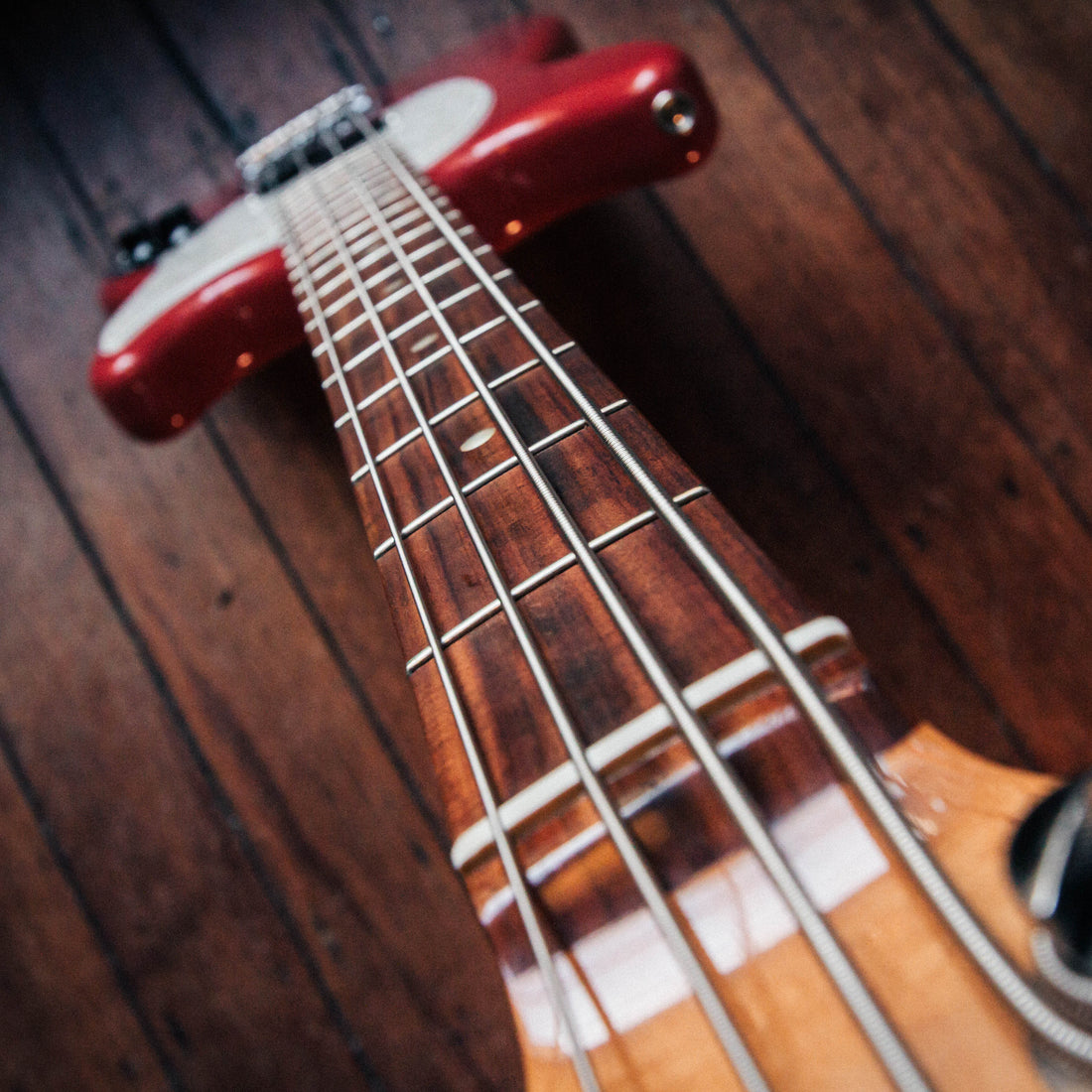 Fender Vintera Mustang Bass Fiesta Red 2022