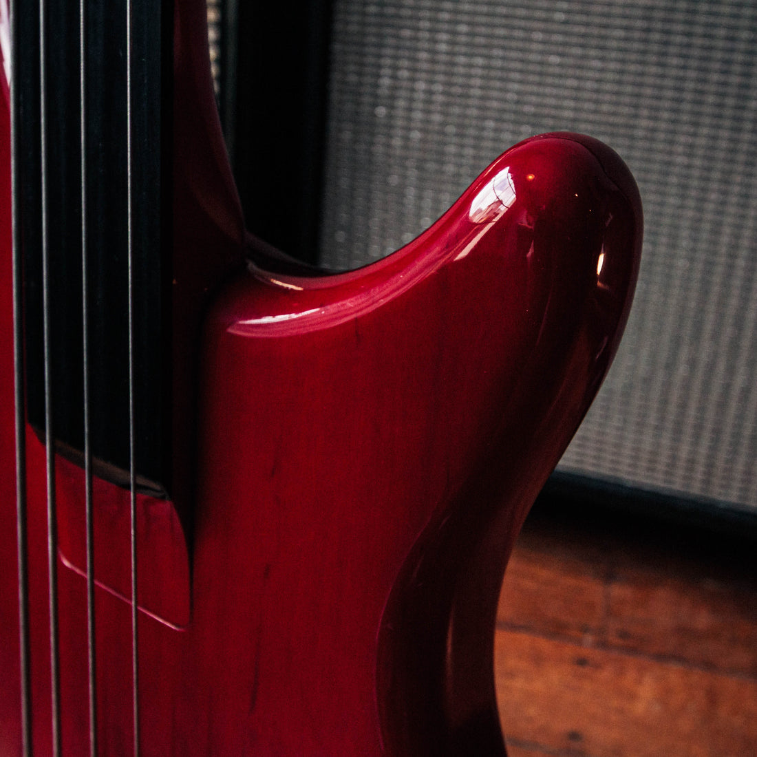 Tokai Works Bass Revolution TW-1500 Fretless Bass Transparent Red 1987