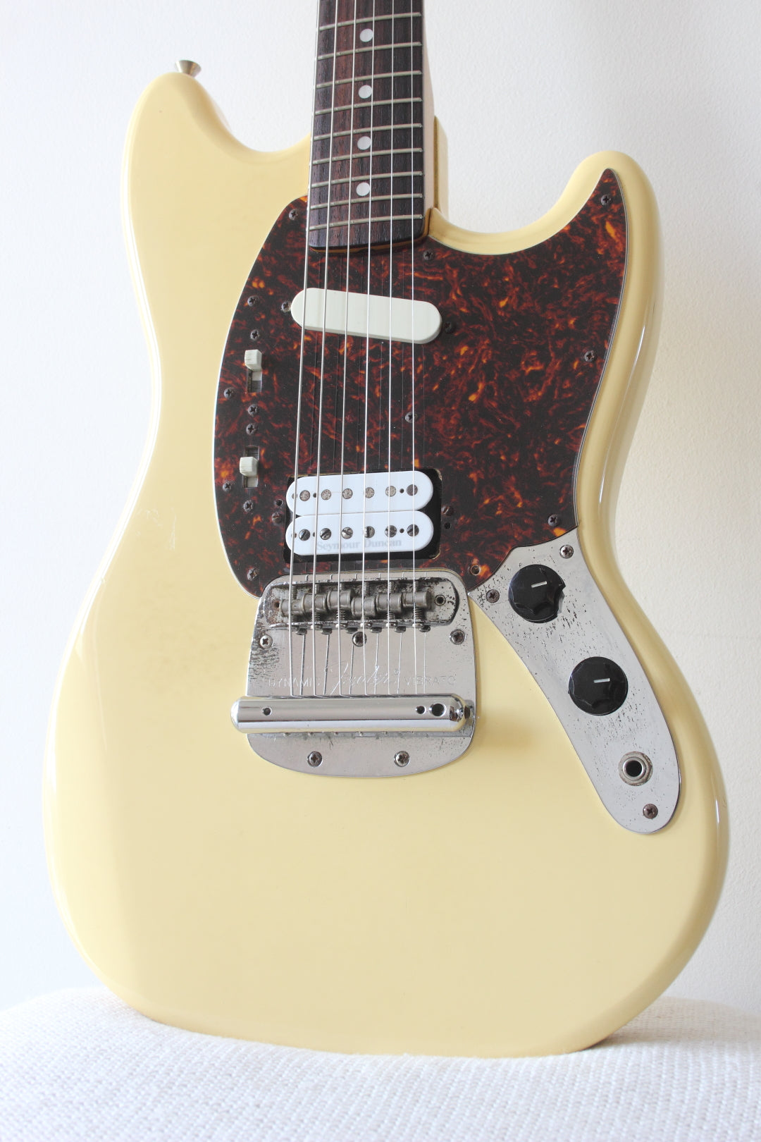 Fender Japan '69 Reissue Mustang MG69-65 Yellow White 2002