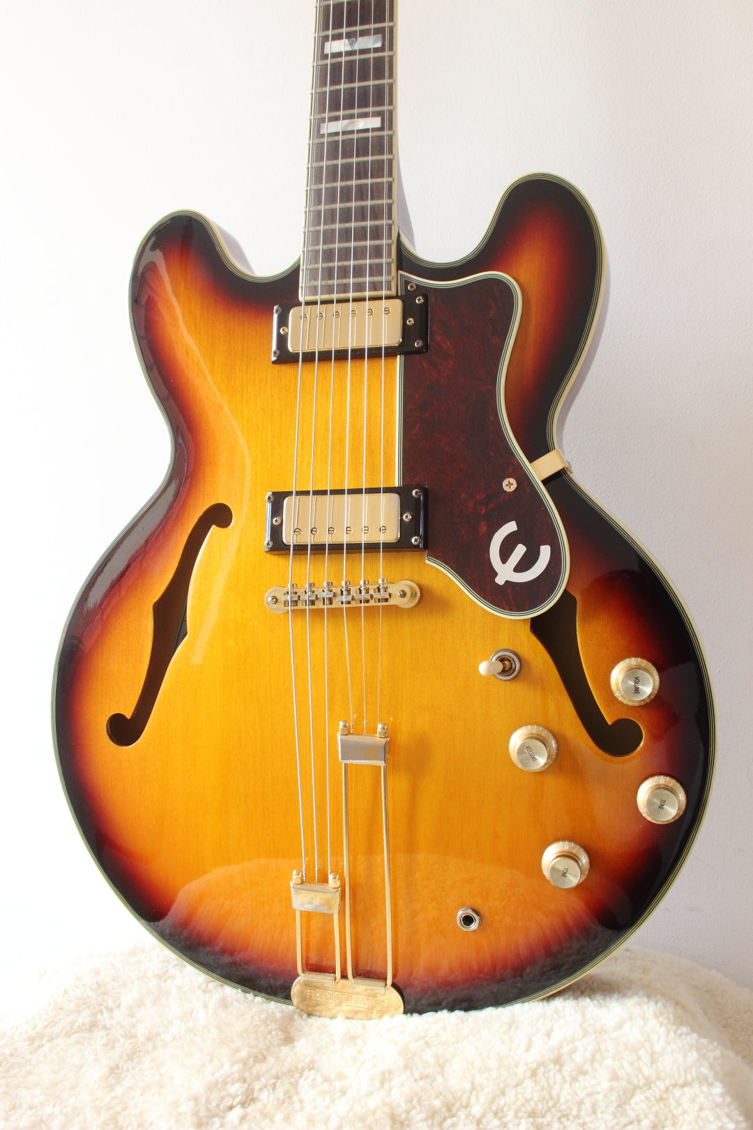 Epiphone 1962 50th Anniversary Sheraton Vintage Sunburst 2011