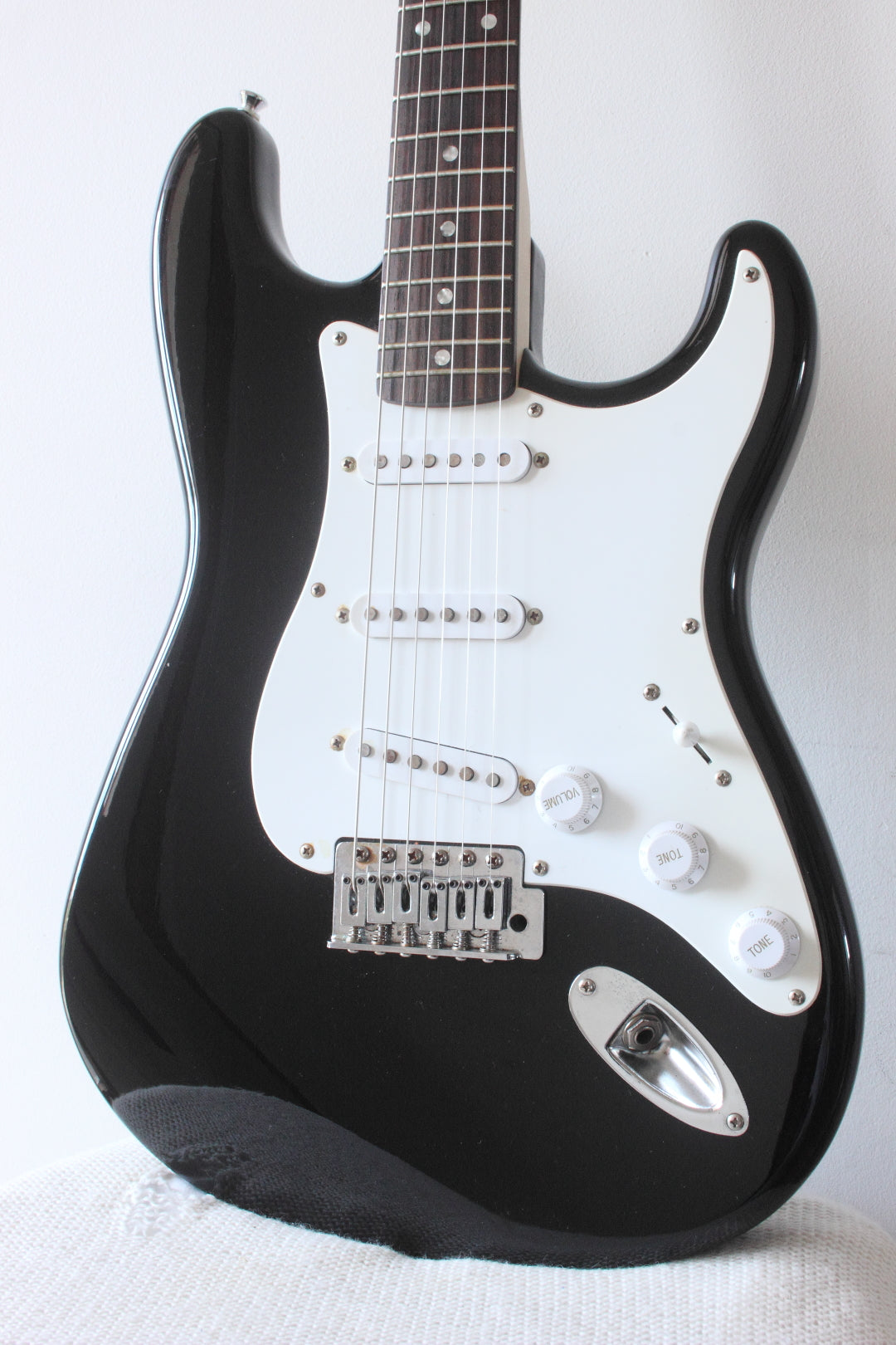 Squier Bullet Strat Black 2007 – Topshelf Instruments