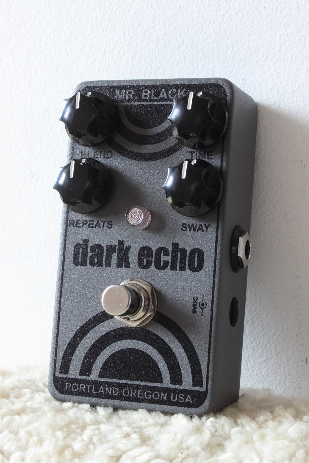 Mr. Black Dark Echo Delay Pedal – Topshelf Instruments