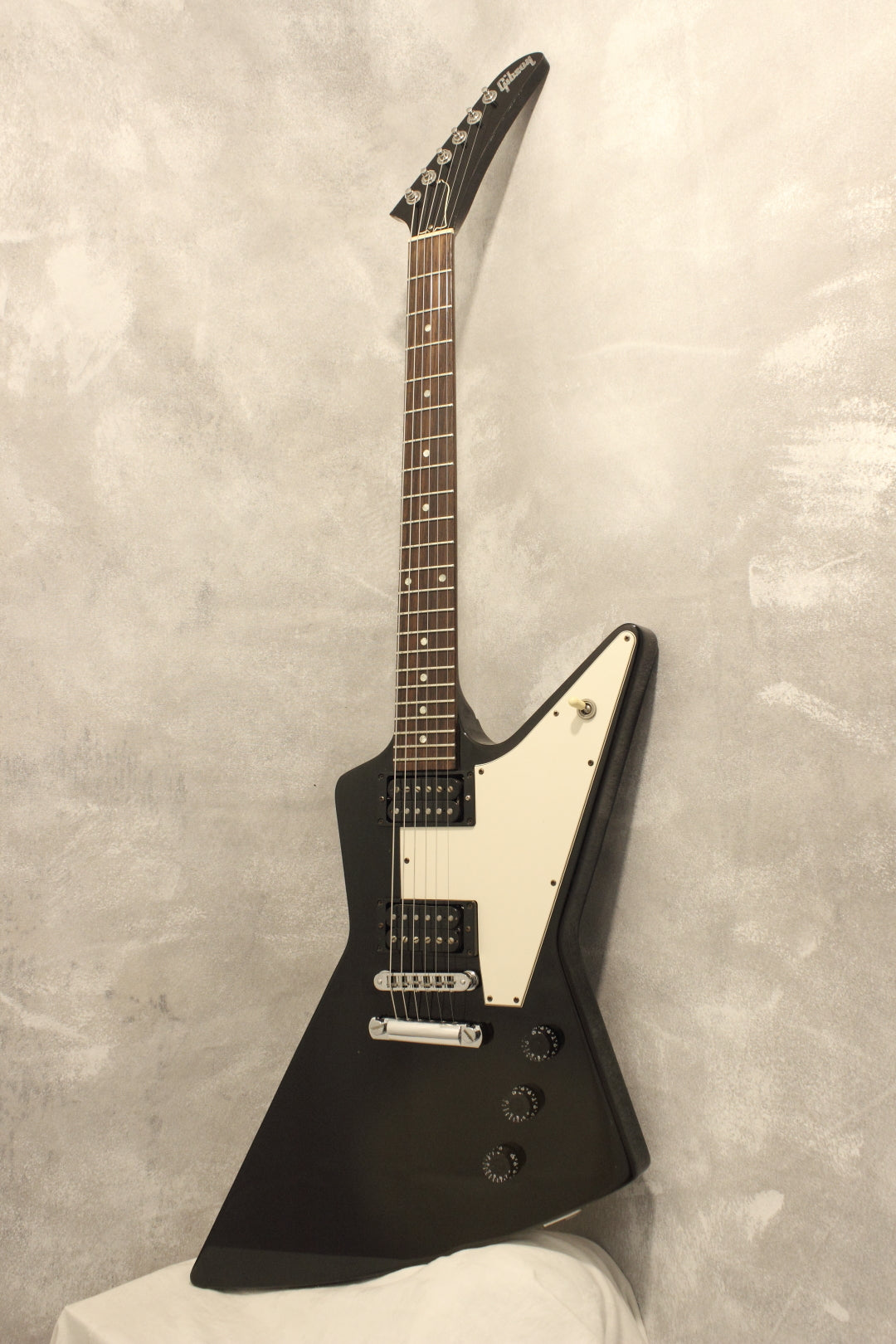Gibson '76 Explorer Ebony 2005 – Topshelf Instruments