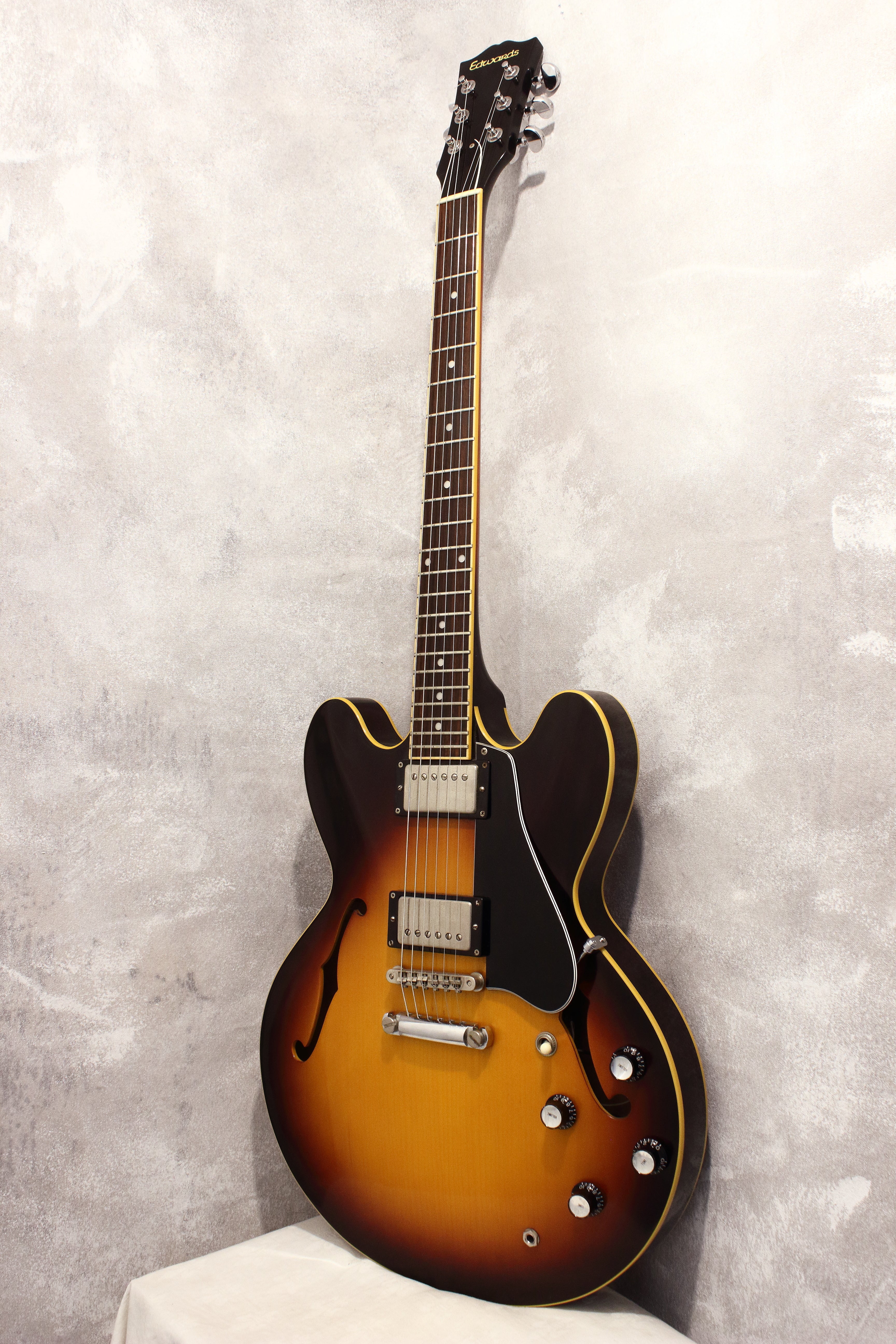 Edwards E-SA-125LTS Semi-Hollow Sunburst 2006 – Topshelf Instruments