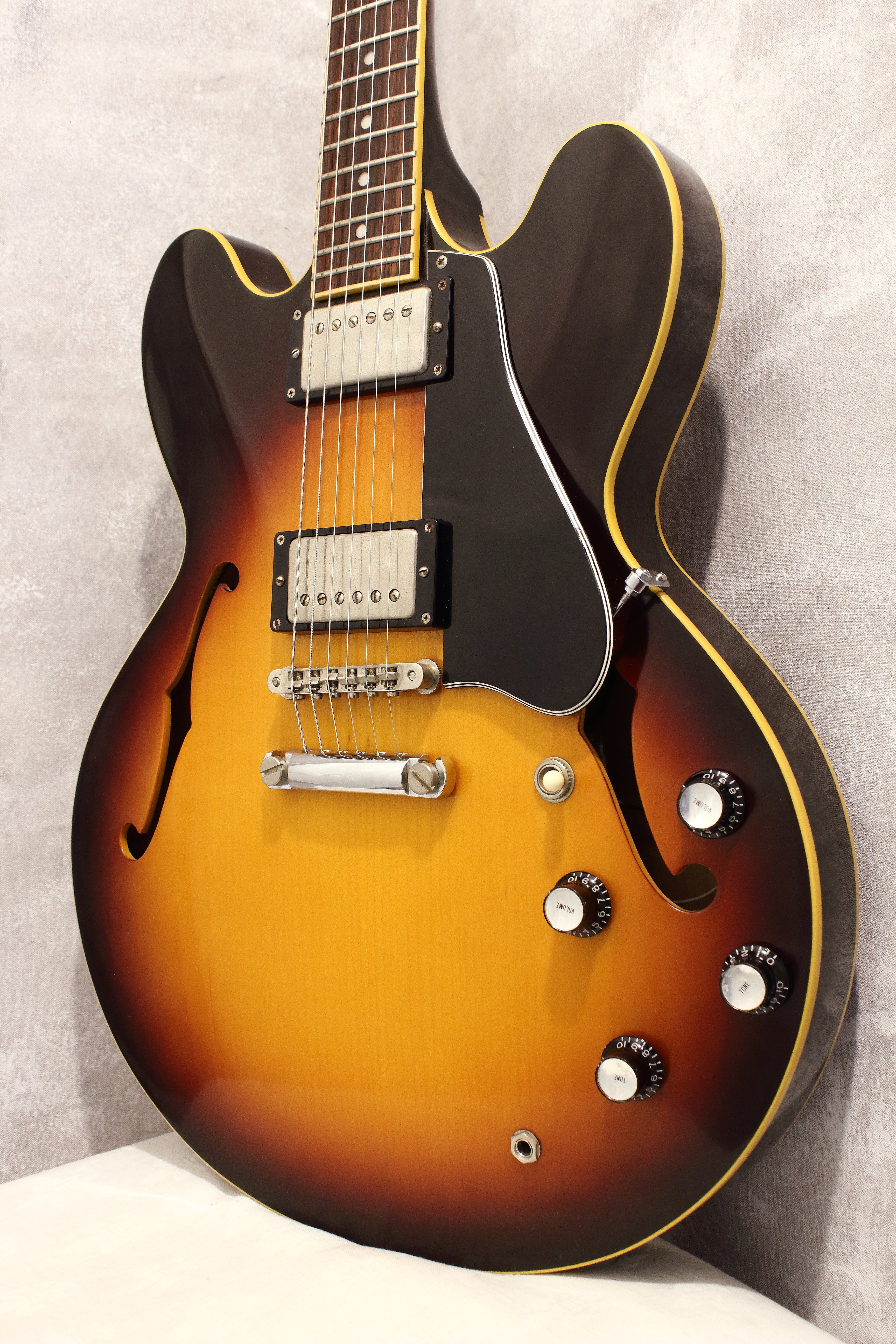 Edwards E-SA-125LTS Semi-Hollow Sunburst 2006 – Topshelf Instruments