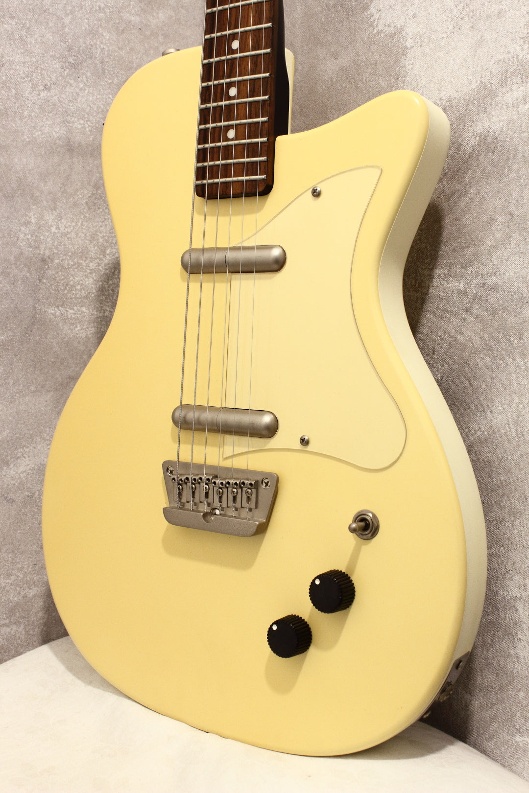 Danelectro U2 復刻モデルCream Burst エレキギター Danelectro U2