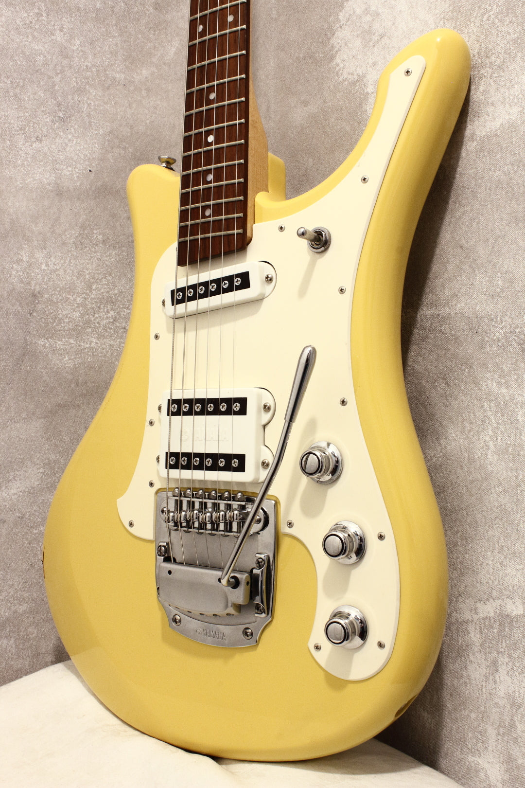 Yamaha SGV300 Flying Samurai Banana Yellow 2000 – Topshelf Instruments