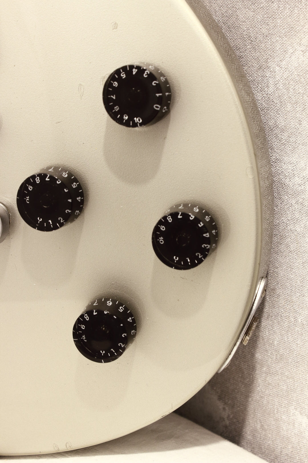 Charvel Refinement R-S43 Silver 1999 – Topshelf Instruments