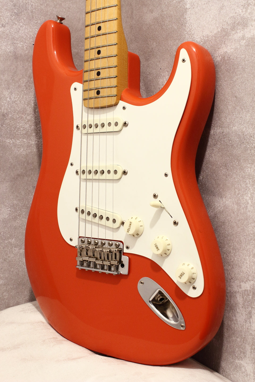 ギター Fender U.S. Vintage '57 Stratocaster Fender American Vintage '57 Stratocaster Fiesta Red 1986