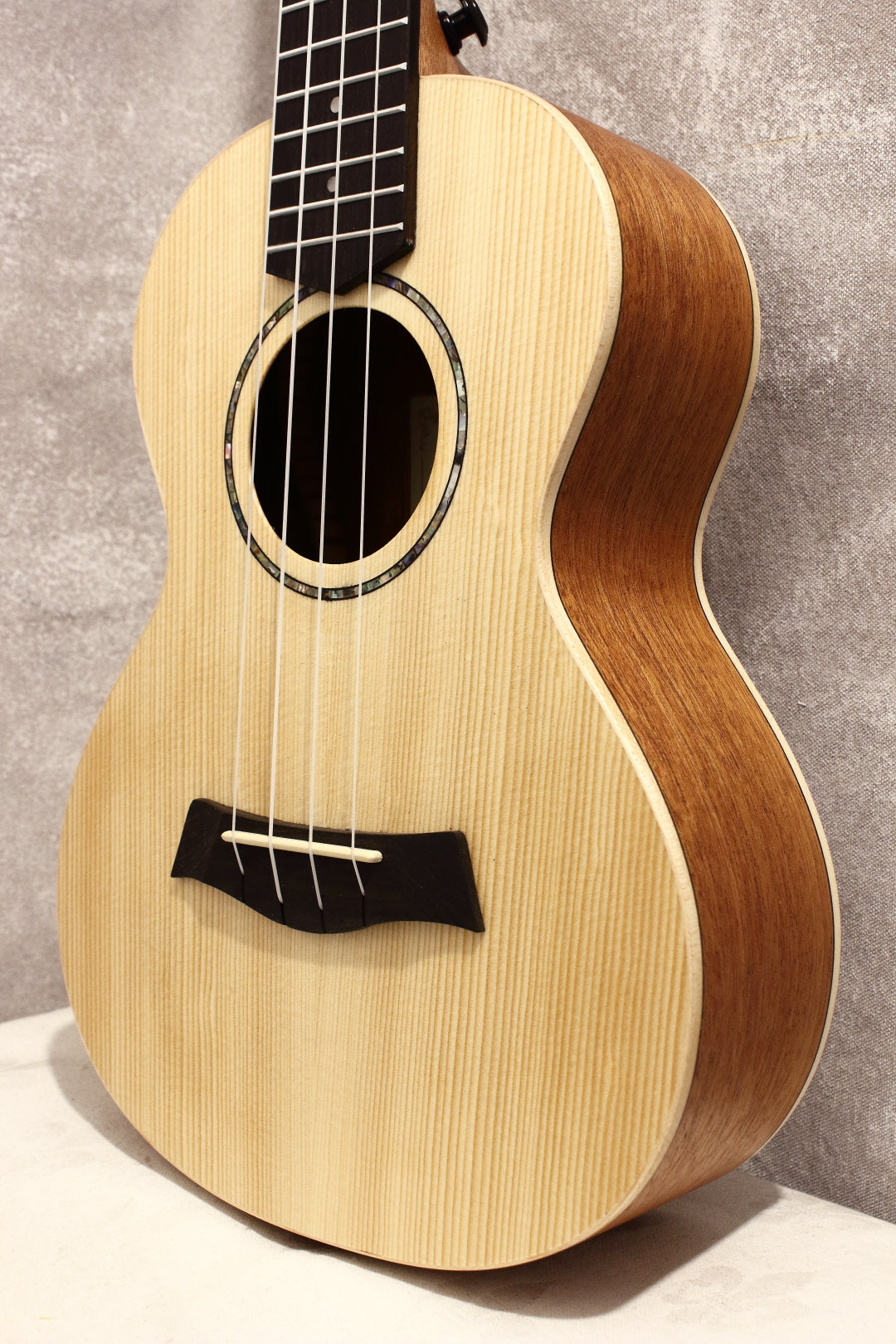 Barnes And Mullins Solid Spruce Top Tenor Ukulele Topshelf Instruments 8836