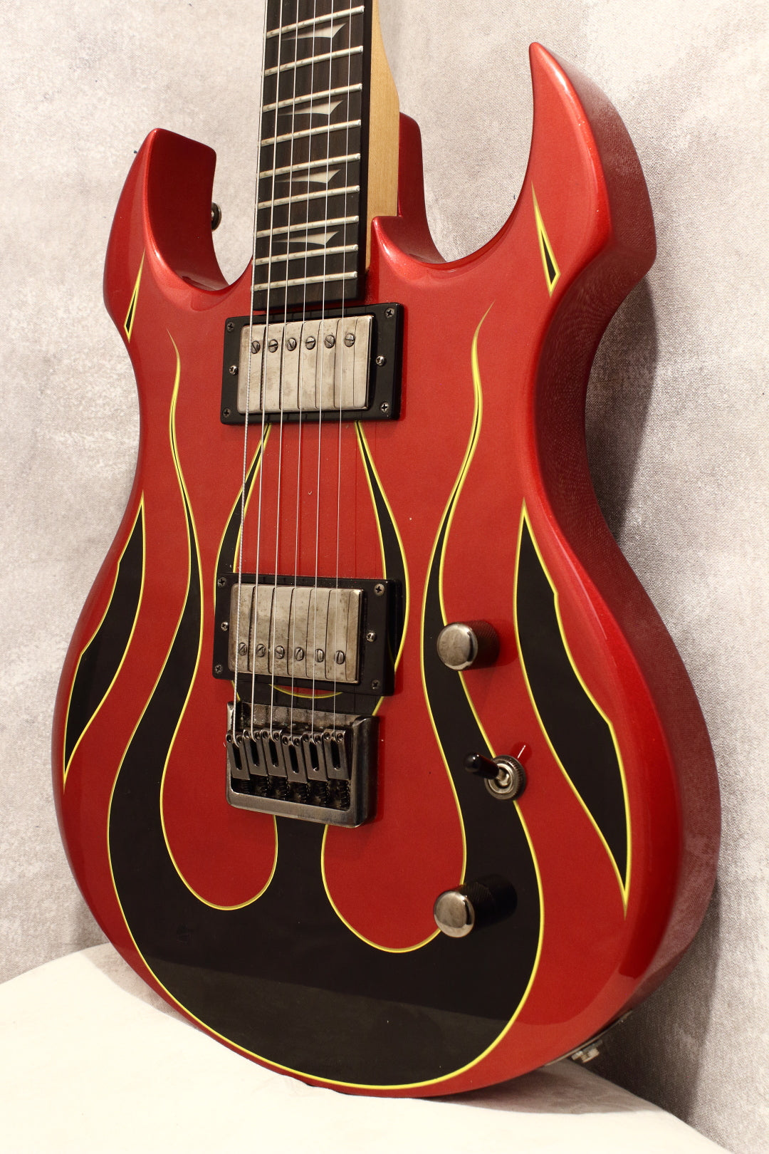 Kramer Pariah Candy Apple Red Black Flame 2010 – Topshelf Instruments
