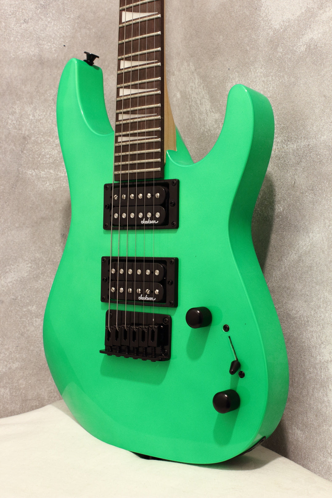 Jackson JS1X Dinky Minion Neon Green 2020 – Topshelf Instruments