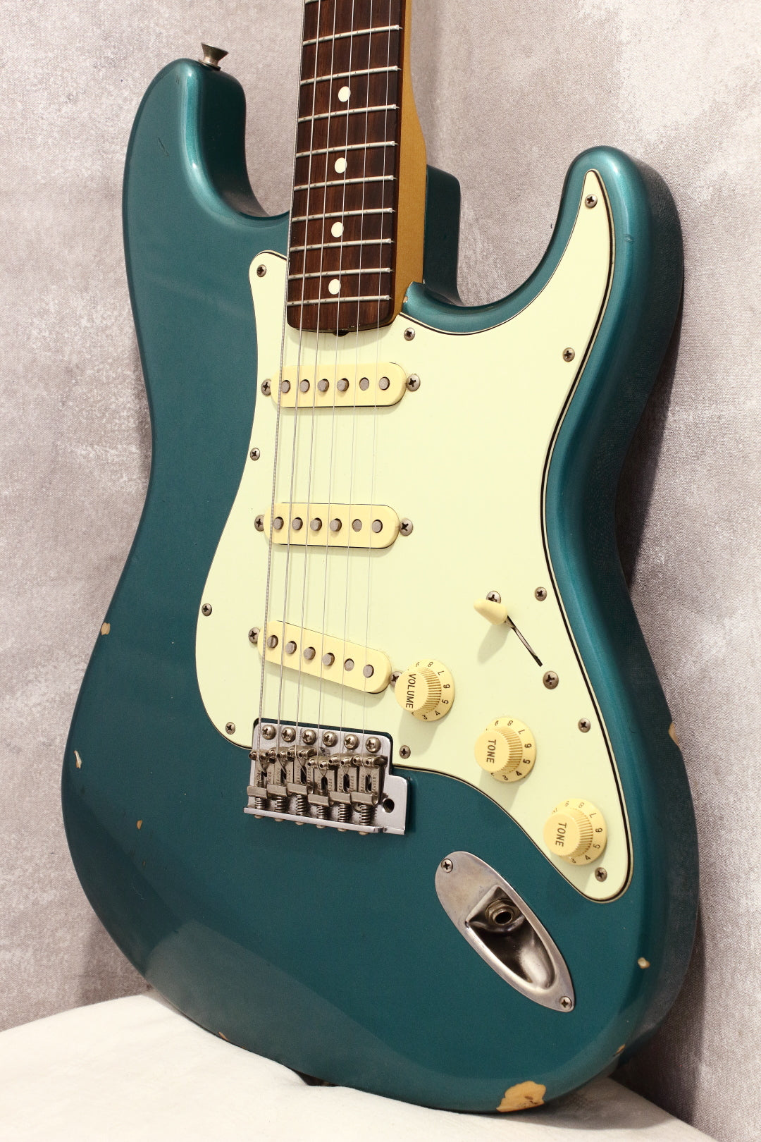 【消防士長】[GT]Fender Stratocaster ST62 ストラトキャスター BLK Lefty レフティー ストラトキャスター・スチューデントモデルとして生まれたモデル フェンダー