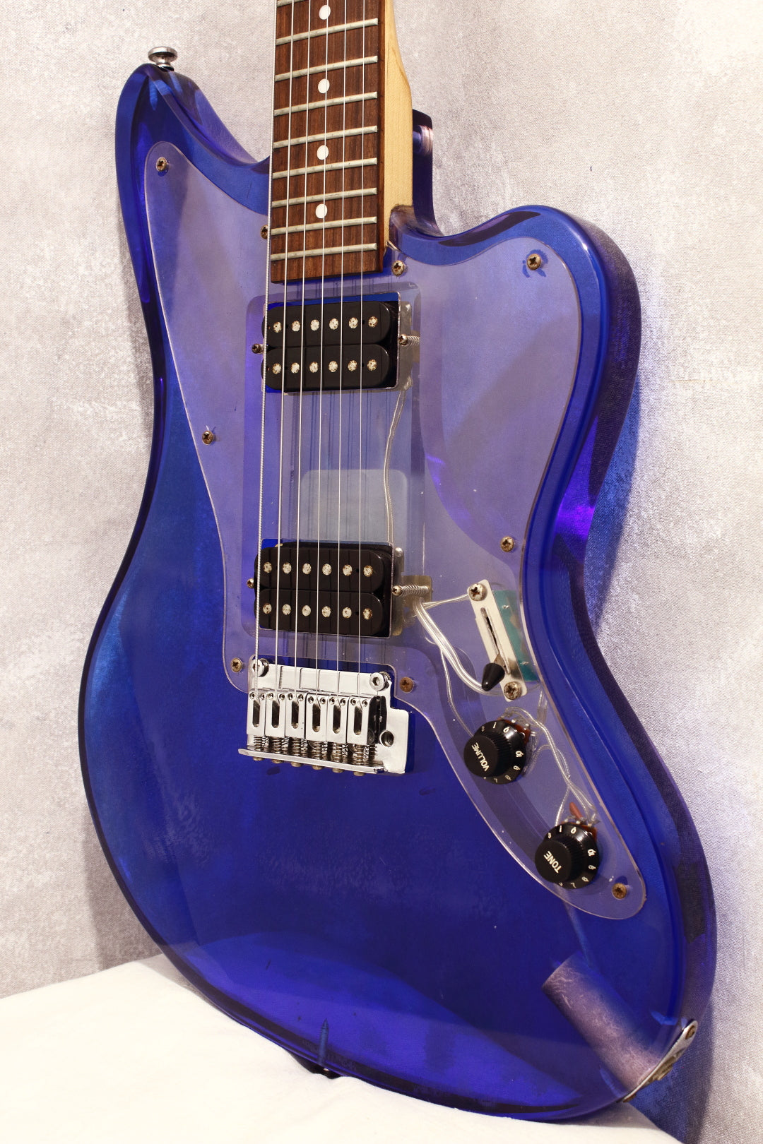 Barclay アコースティックギター ブルー Barclay 5004 Lucite Jag-Style Blue 1995 – Topshelf Instruments