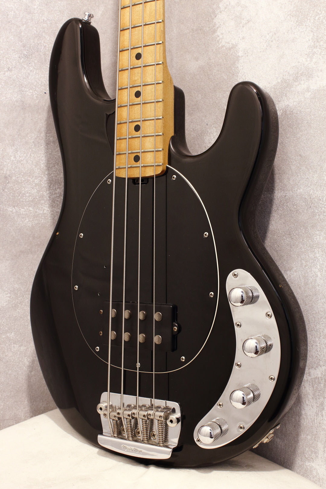Ernie Ball Music Man StingRay 4H Black 2007 – Topshelf