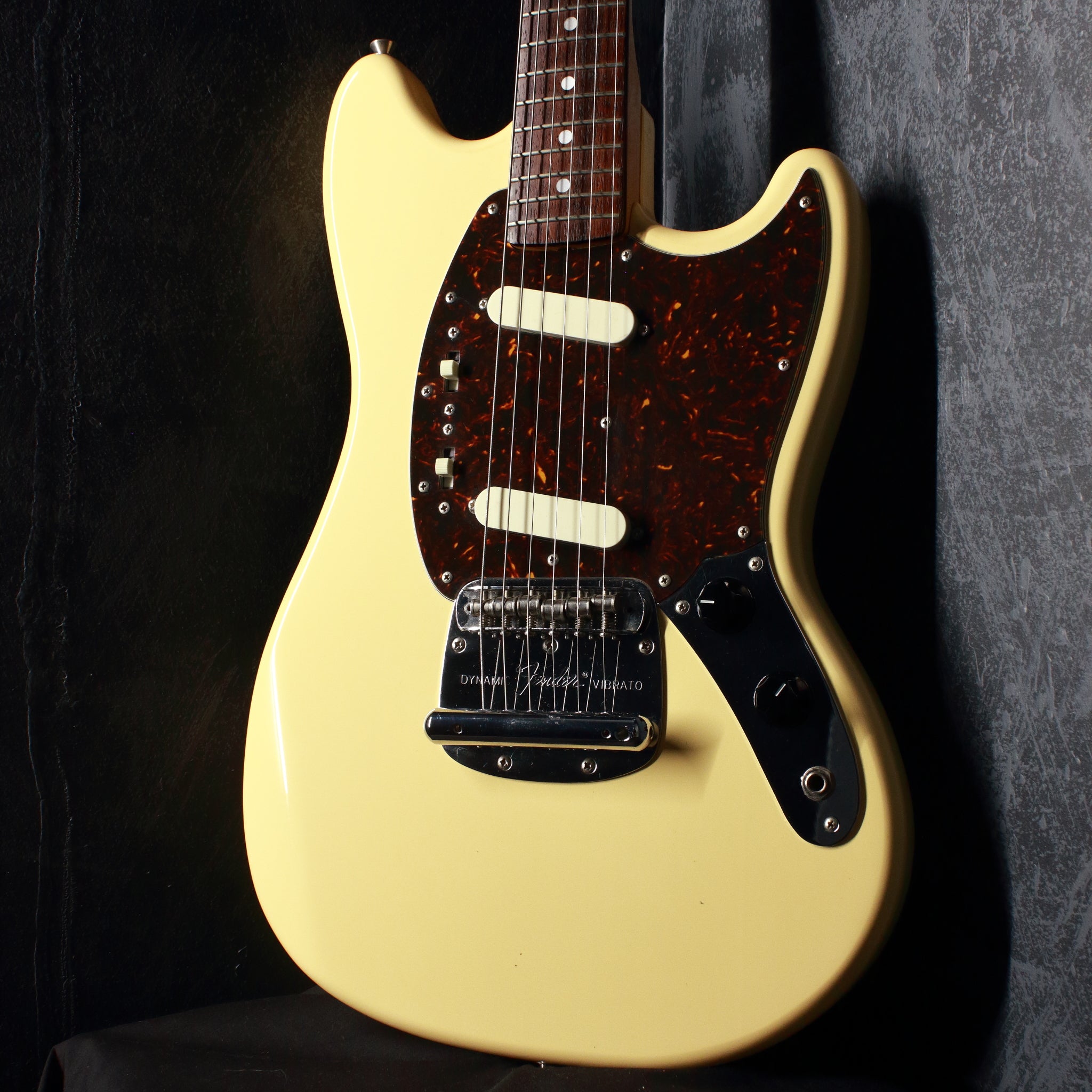 フェンダージャパン Mustang MG69 Yellow White Fender MG69 Mustang Yellow White 1994 Japan - YouTube