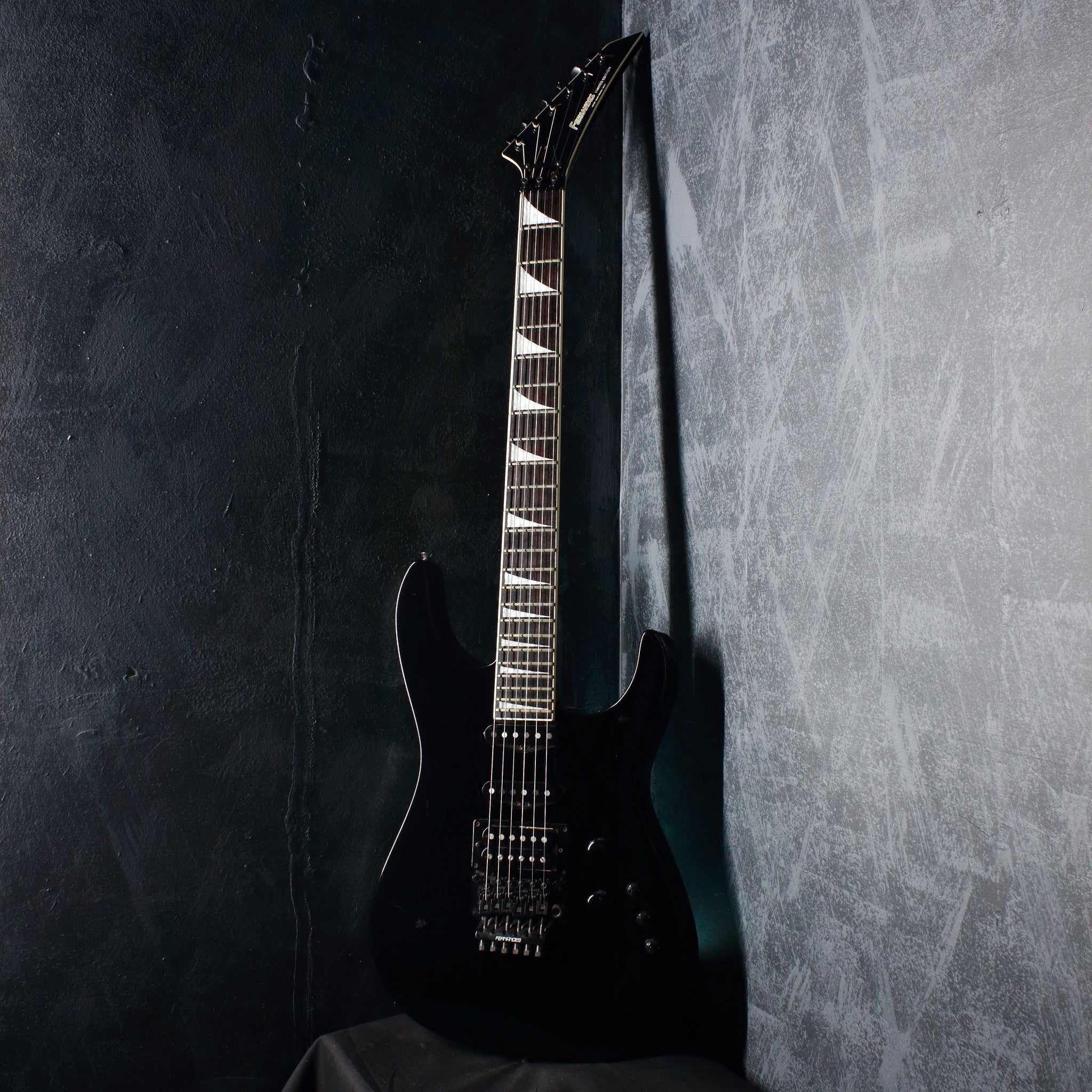 Fernandes Limited Edition STJ-75 Black 1988 – Topshelf Instruments