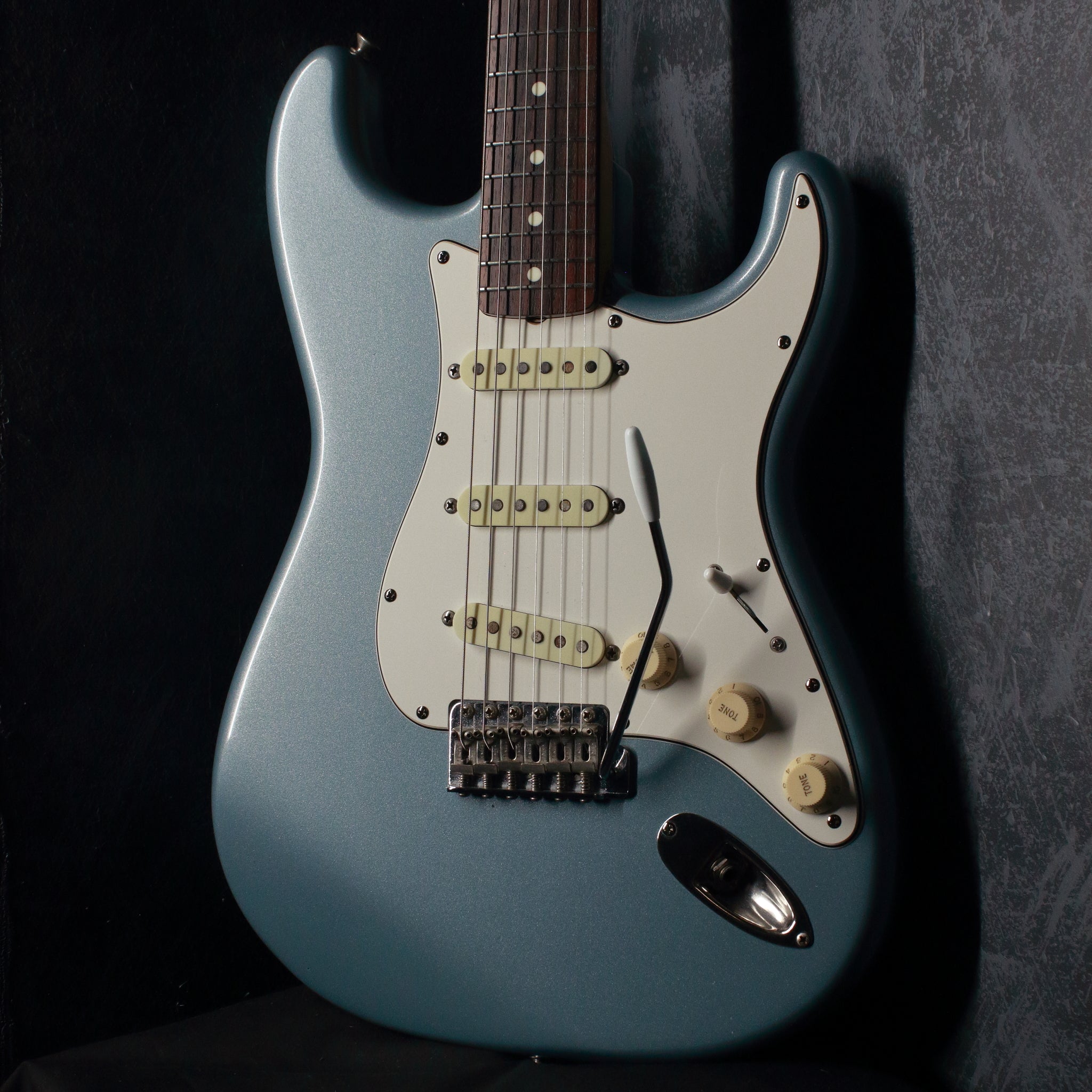 Refinish Fender Japan ST62 Stratocaster - 器材