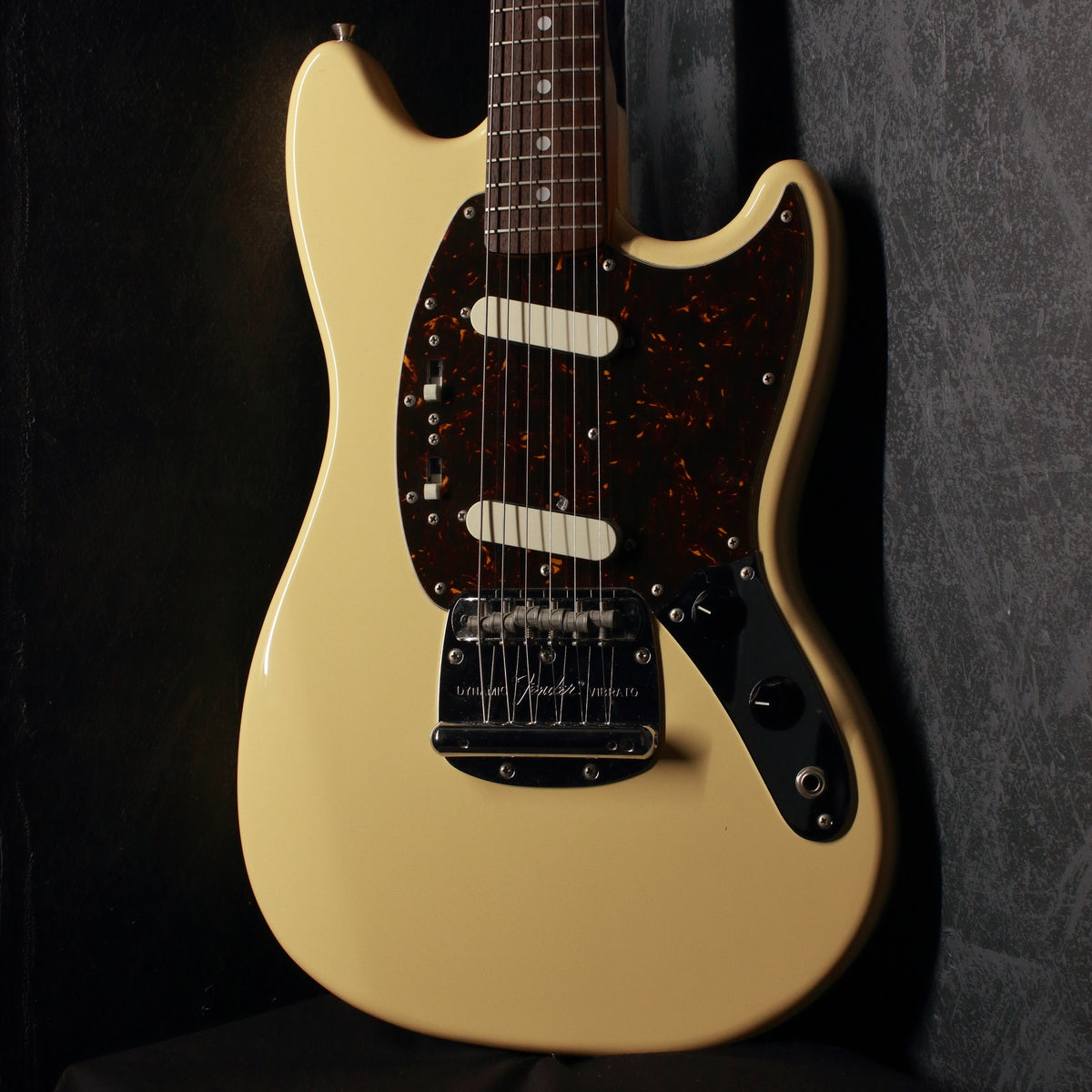 Fender Japan '69 Mustang MG69 Vintage White 2010 – Topshelf Fender Japan '69 Mustang MG69 Vintage White 2010 – Topshelf