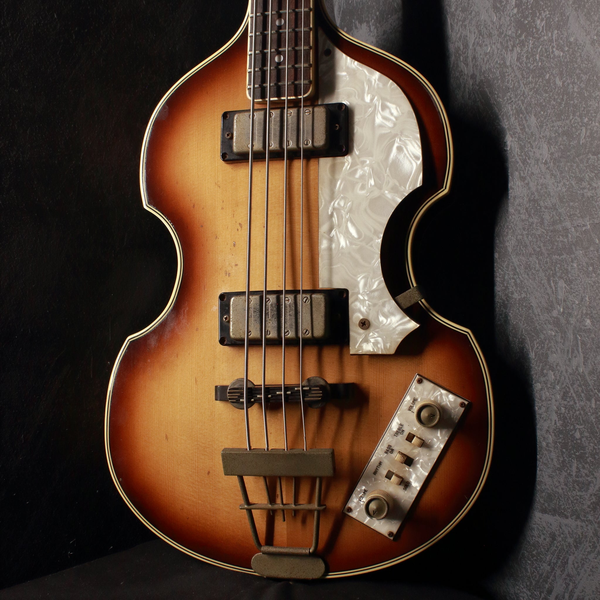 Greco VB500 Violin Bass Honey Burst 1981 – Topshelf Instruments