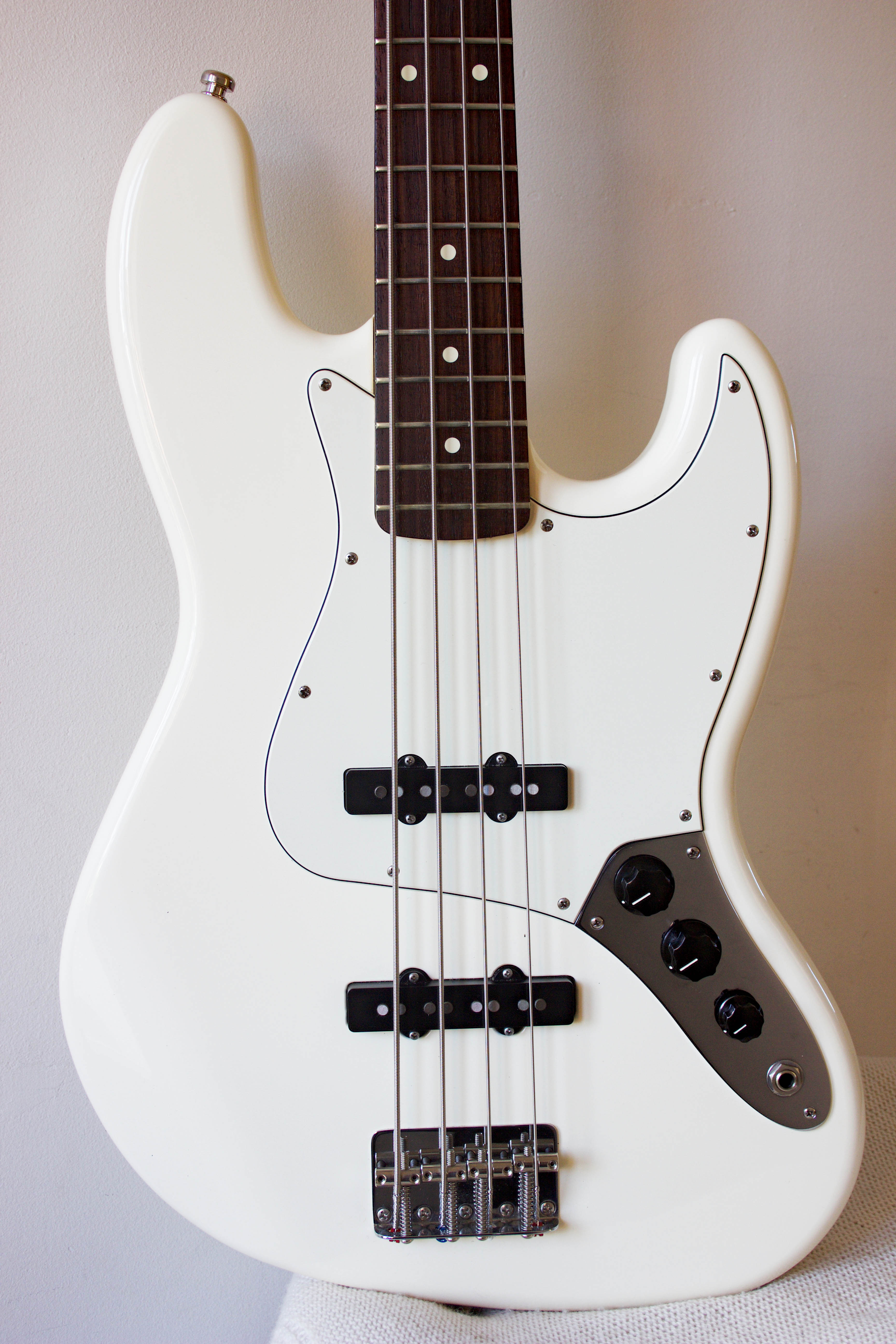 Fender Standard Jazz Bass Olympic White 2010 – Topshelf Instruments