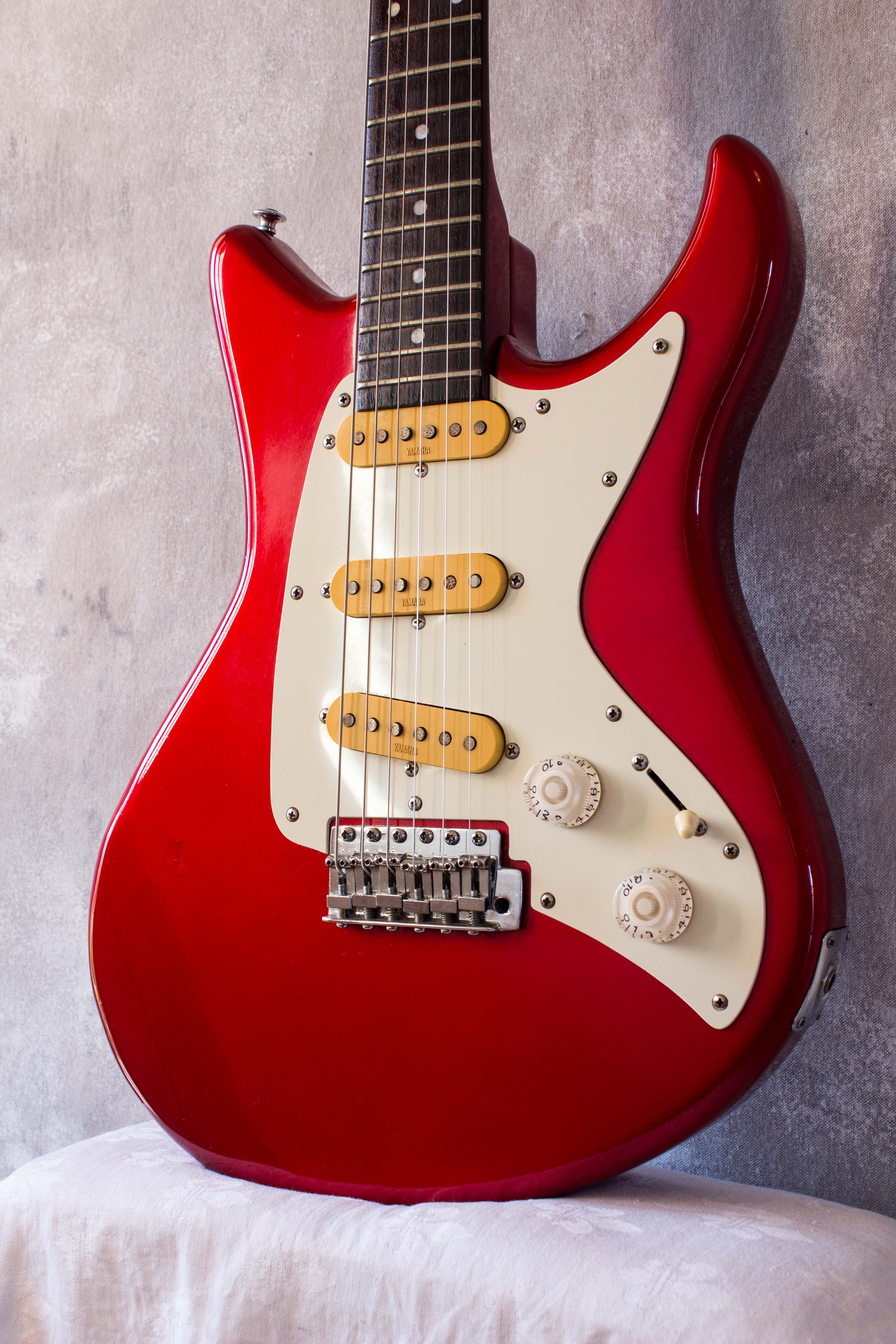 Yamaha SS-300 Candy Apple Red 1982 – Topshelf Instruments