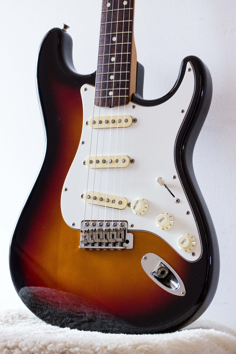 大人の上質 93年製】Fender 中身USA（1993〜1994 ST-62 ストラト