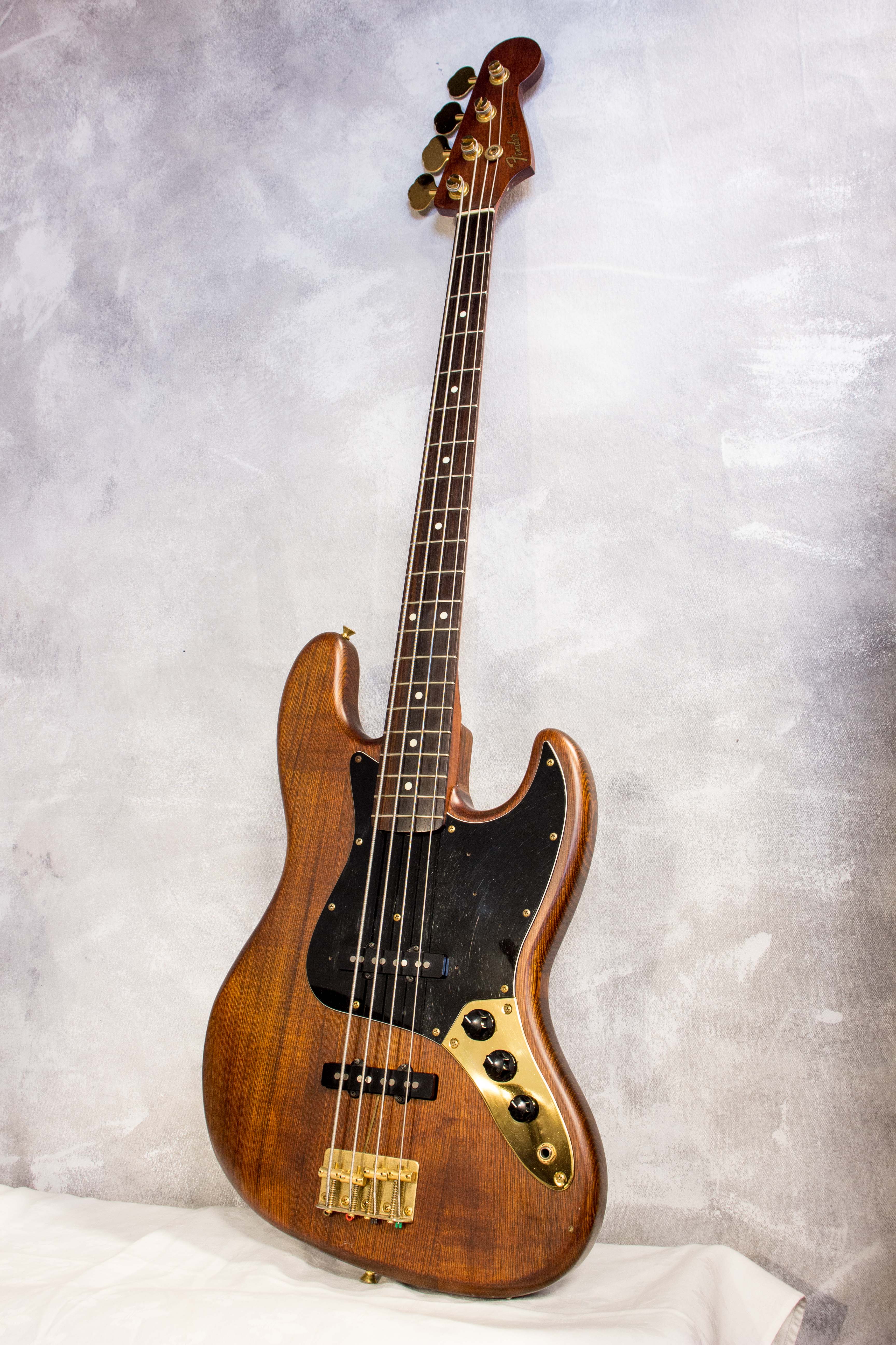 Walnut deals jazz bass