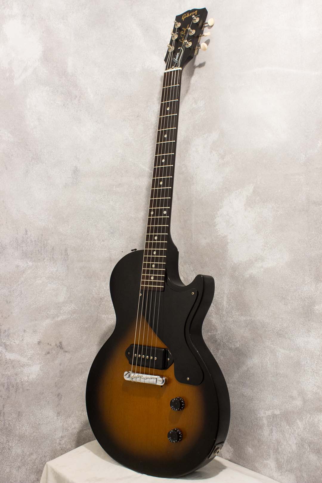 Gibson Junior 2009年製 Sunburst Gibson Les Paul Junior Satin Sunburst 2009 – Chicago Music