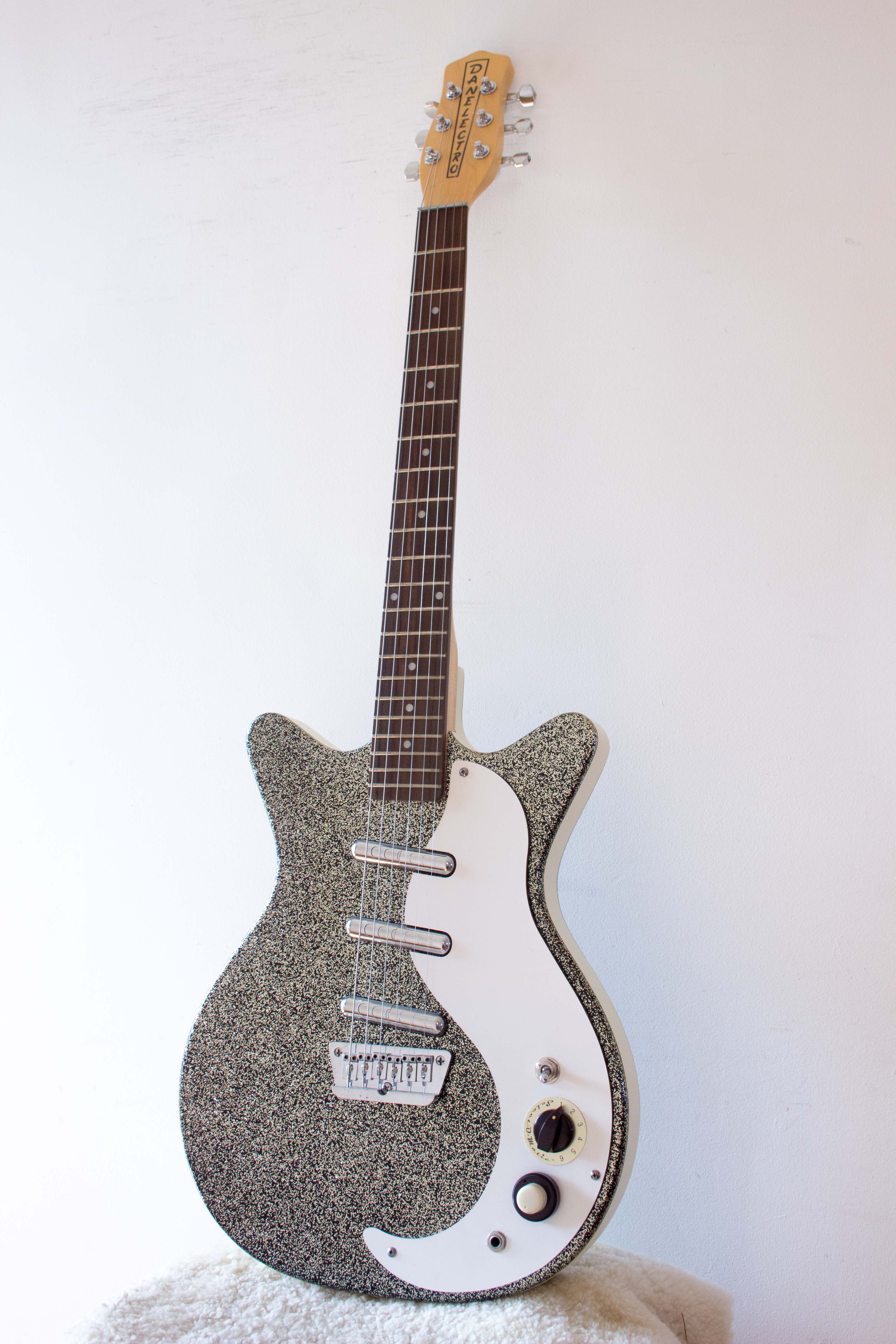 Danelectro DC-3 Silver Sparkle 1998-00 – Topshelf Instruments