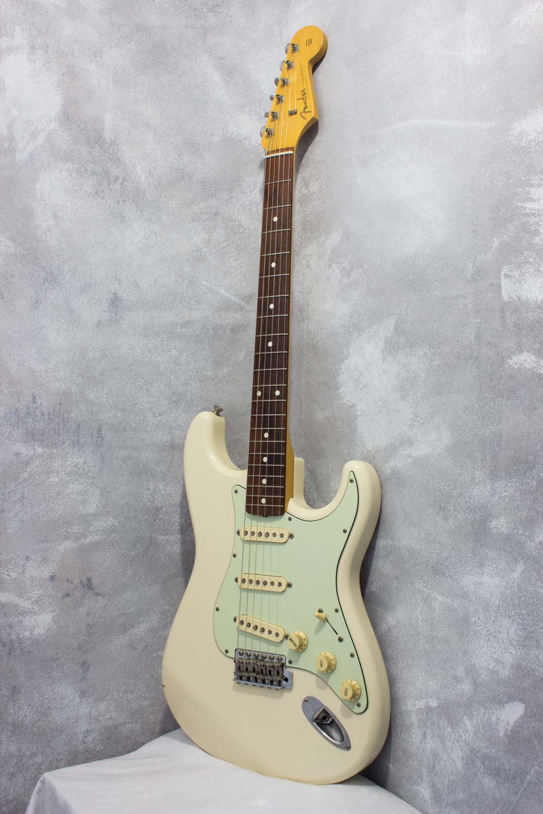 Fender Japan '62 Stratocaster ST62-70TX Vintage White 1998 – Topshelf  Instruments