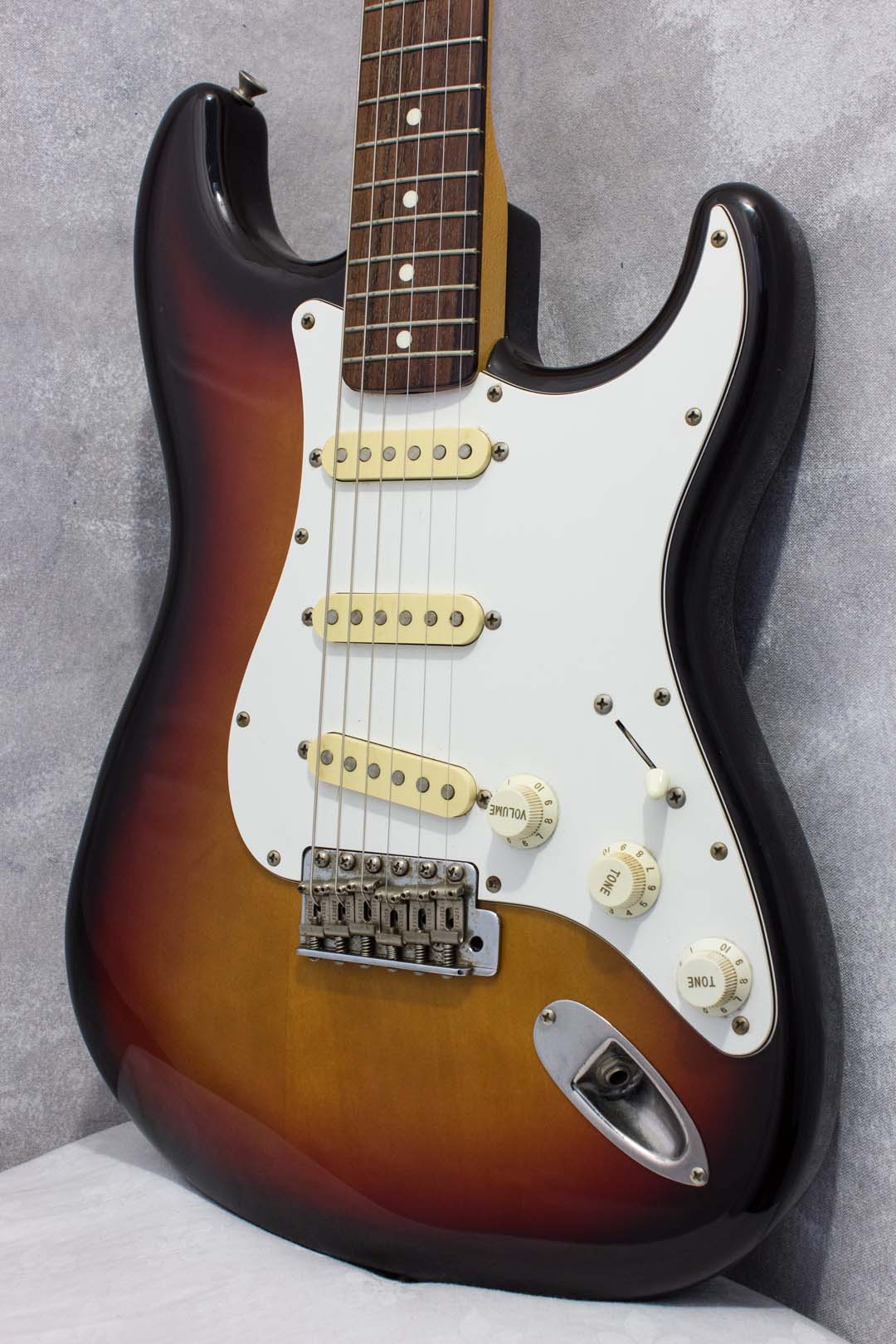 Squier Stratocaster SST30 Sunburst MIJ 1987 – Topshelf Instruments