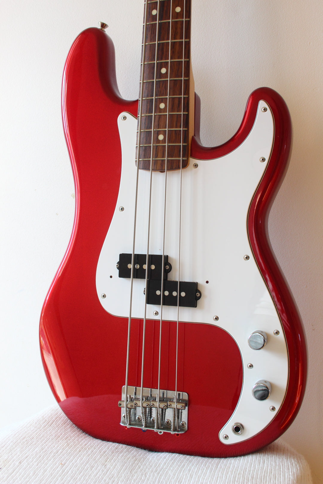 【値下げ中】Fender Precision Bass レッド Fender '65 Precision Bass - リフィニッシュ フィエスタレッド