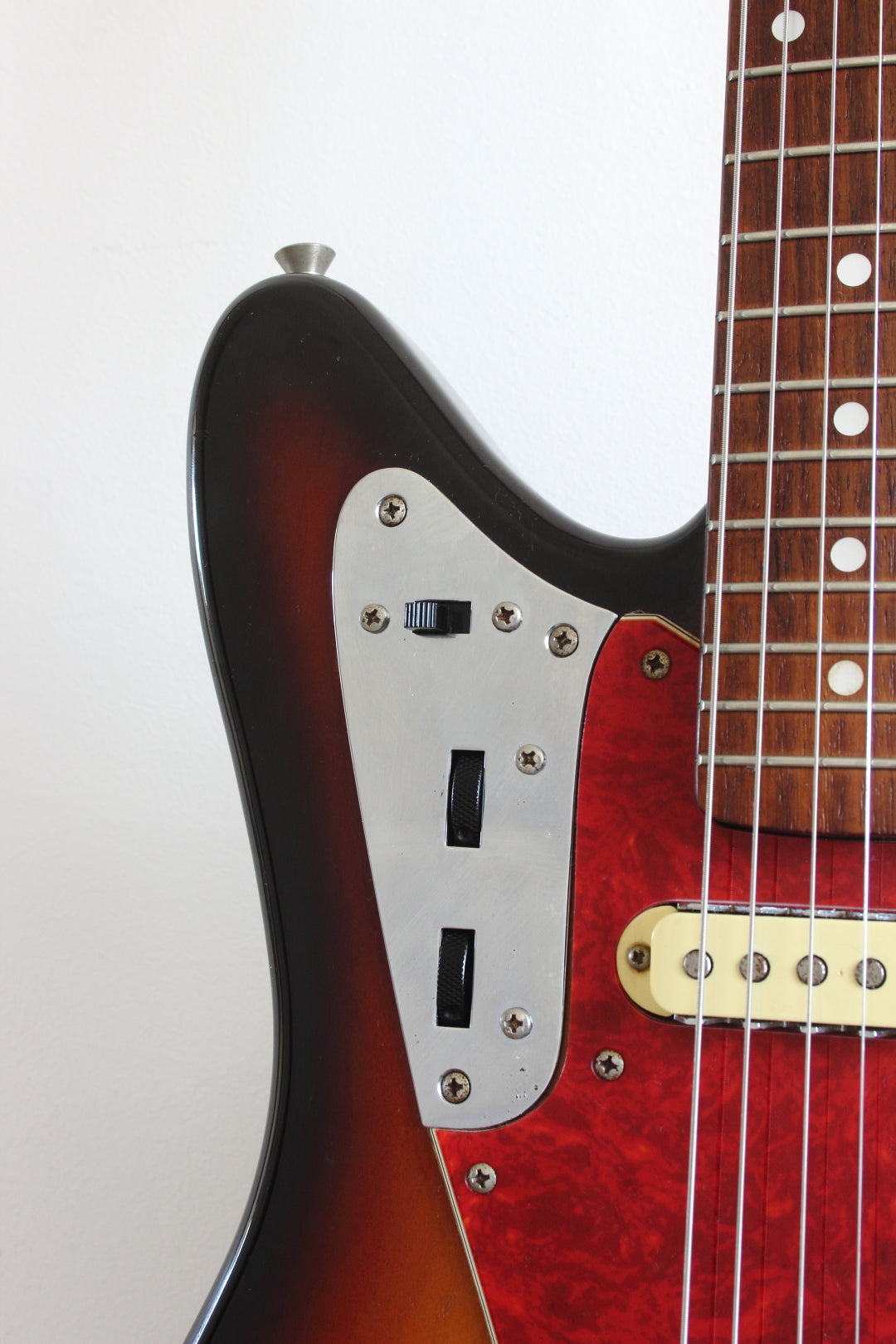 Fender Jaguar '66 Reissue 3-Tone Sunburst 1997-00 – Topshelf