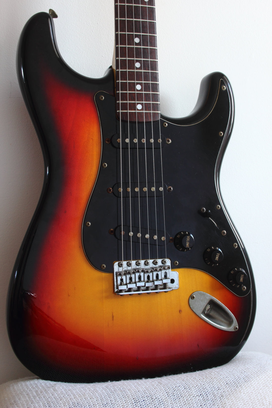Squier Stratocaster CST30 3-Tone Sunburst 1984-87 – Topshelf