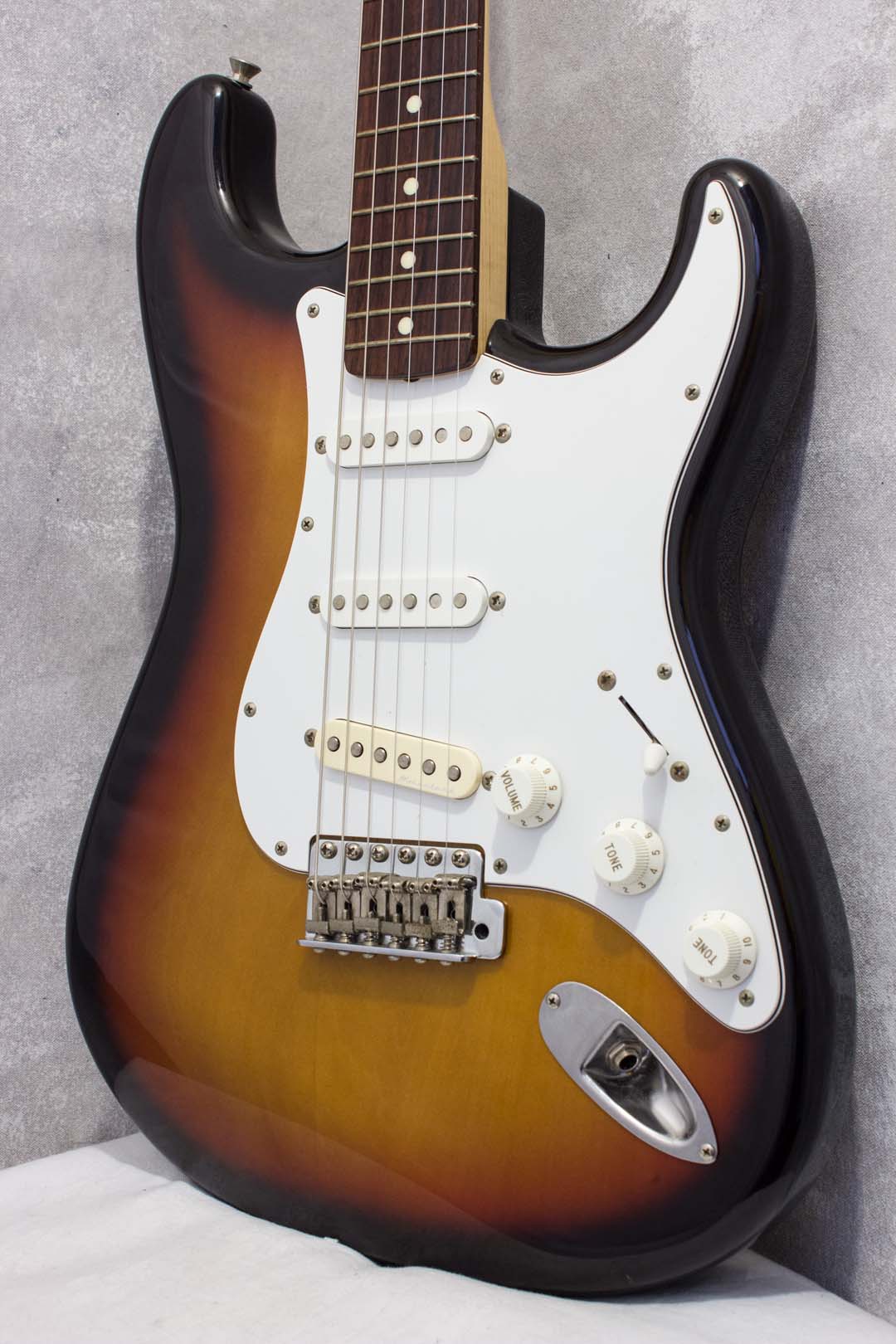 Fender Japan Standard Stratocaster ST43 Sunburst 2003 – Topshelf