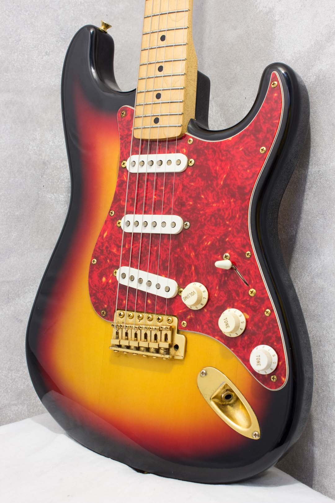 Fender Japan '71 Stratocaster ST71-85TX Sunburst 2000 – Topshelf Fender Japan '71 Stratocaster ST71-85TX Sunburst 2000 – Topshelf