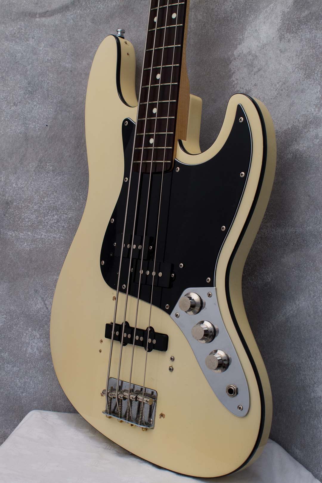 2010 Fender Japan JB62 '62 Reissue Jazz Bass (Vintage White