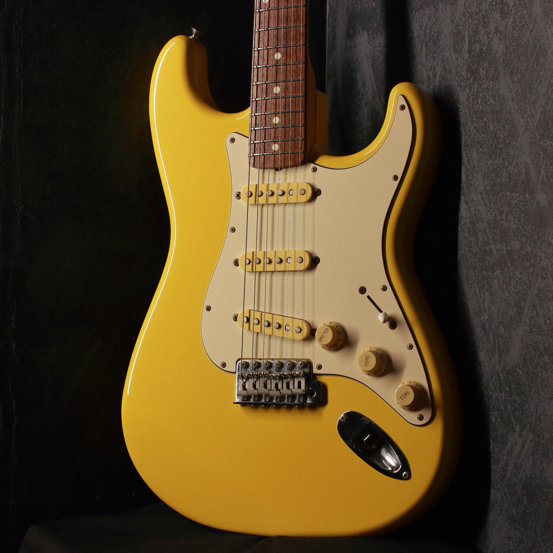 Fender Japan Standard Stratocaster ST-38J/R Rebel Yellow 1998