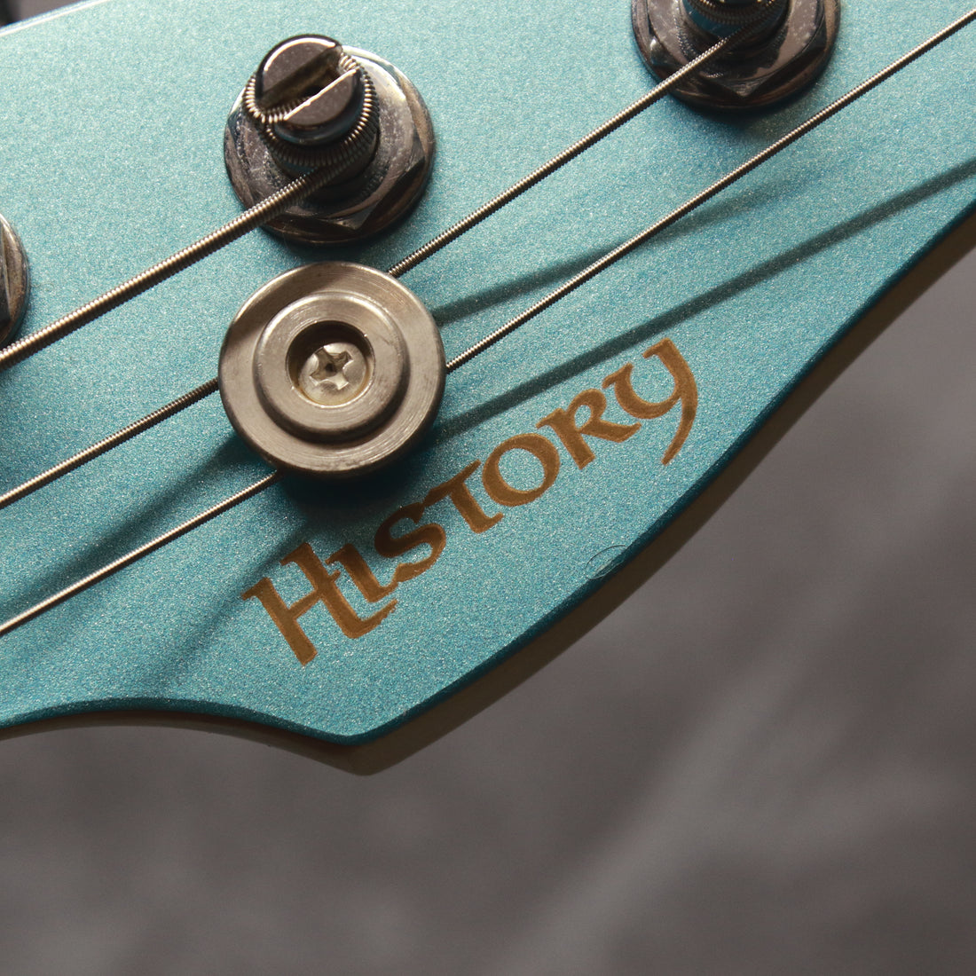 History MMBJ Mini Bass Lake Placid Blue 2002 – Topshelf Instruments
