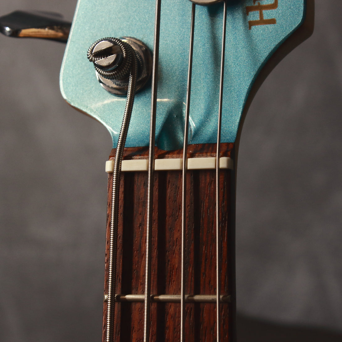 History MMBJ Mini Bass Lake Placid Blue 2002 – Topshelf Instruments