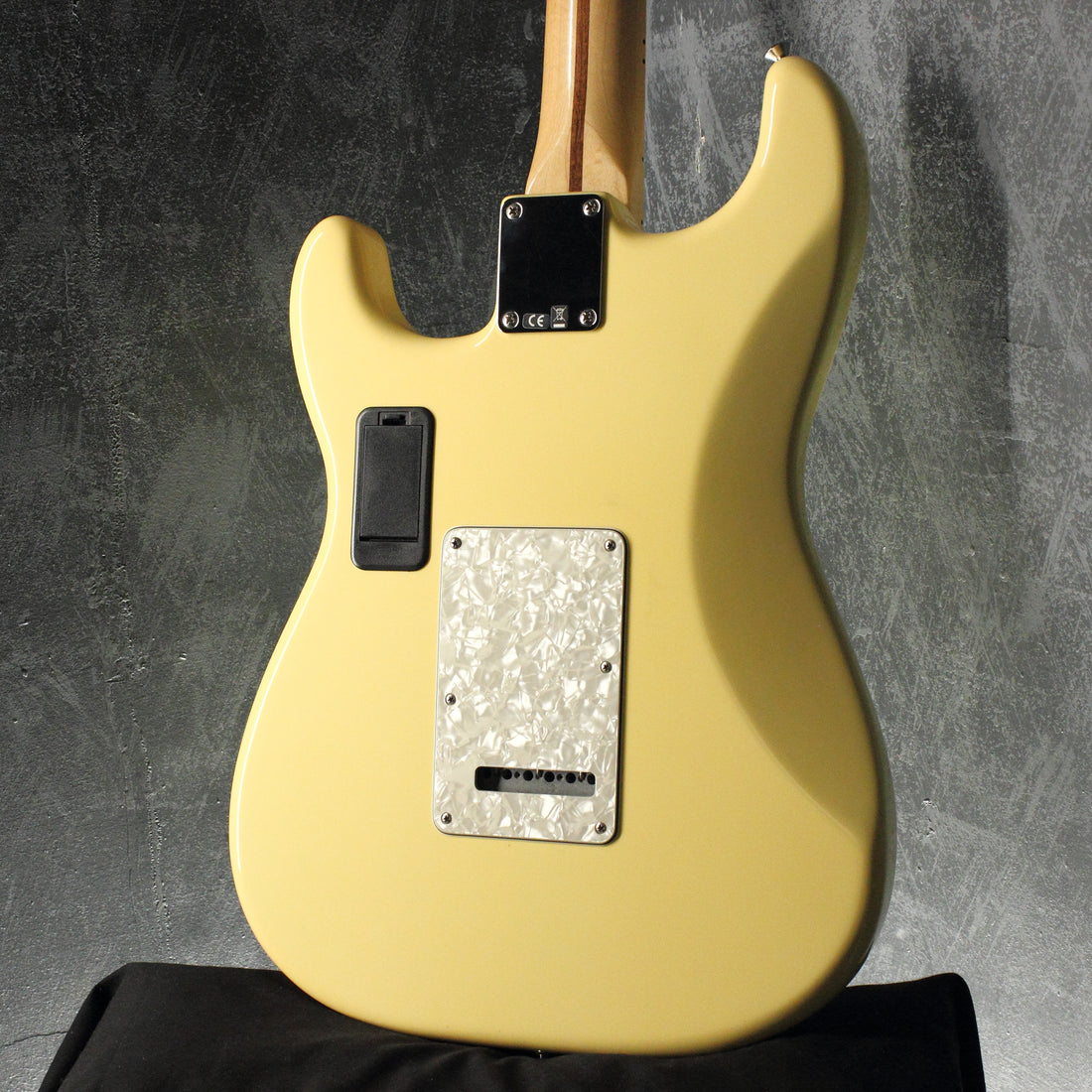 Roadhouse　Vintage　Fender　Stratocaster　Deluxe　–　White　2015　Topshelf　Instruments