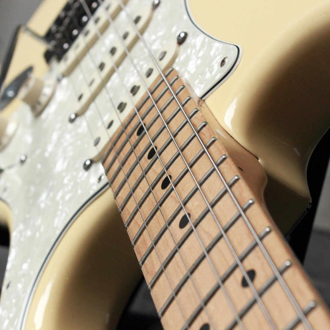 Fender Deluxe Roadhouse Stratocaster Vintage White 2015