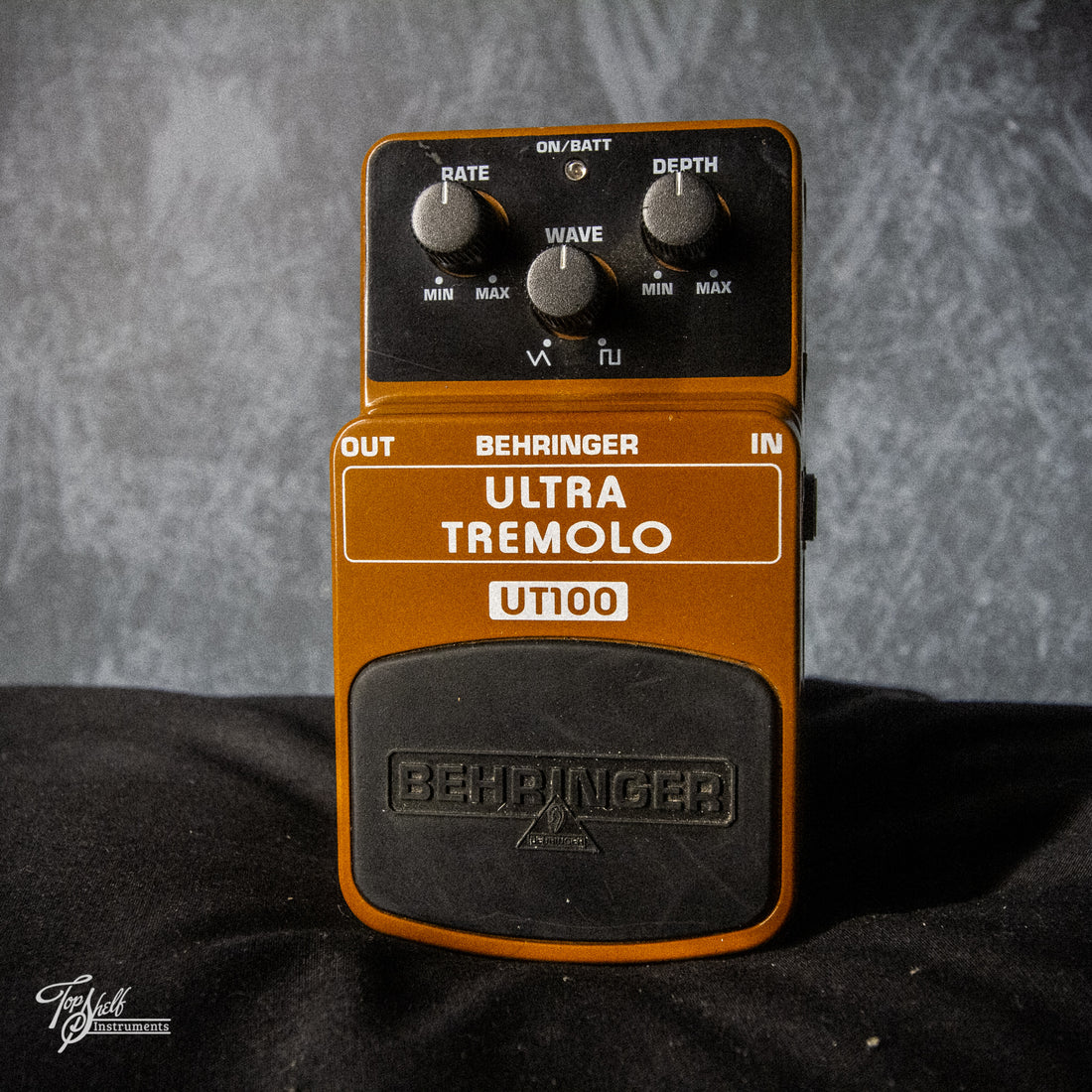 Behringer UT100 Ultra Tremolo Pedal – Topshelf Instruments