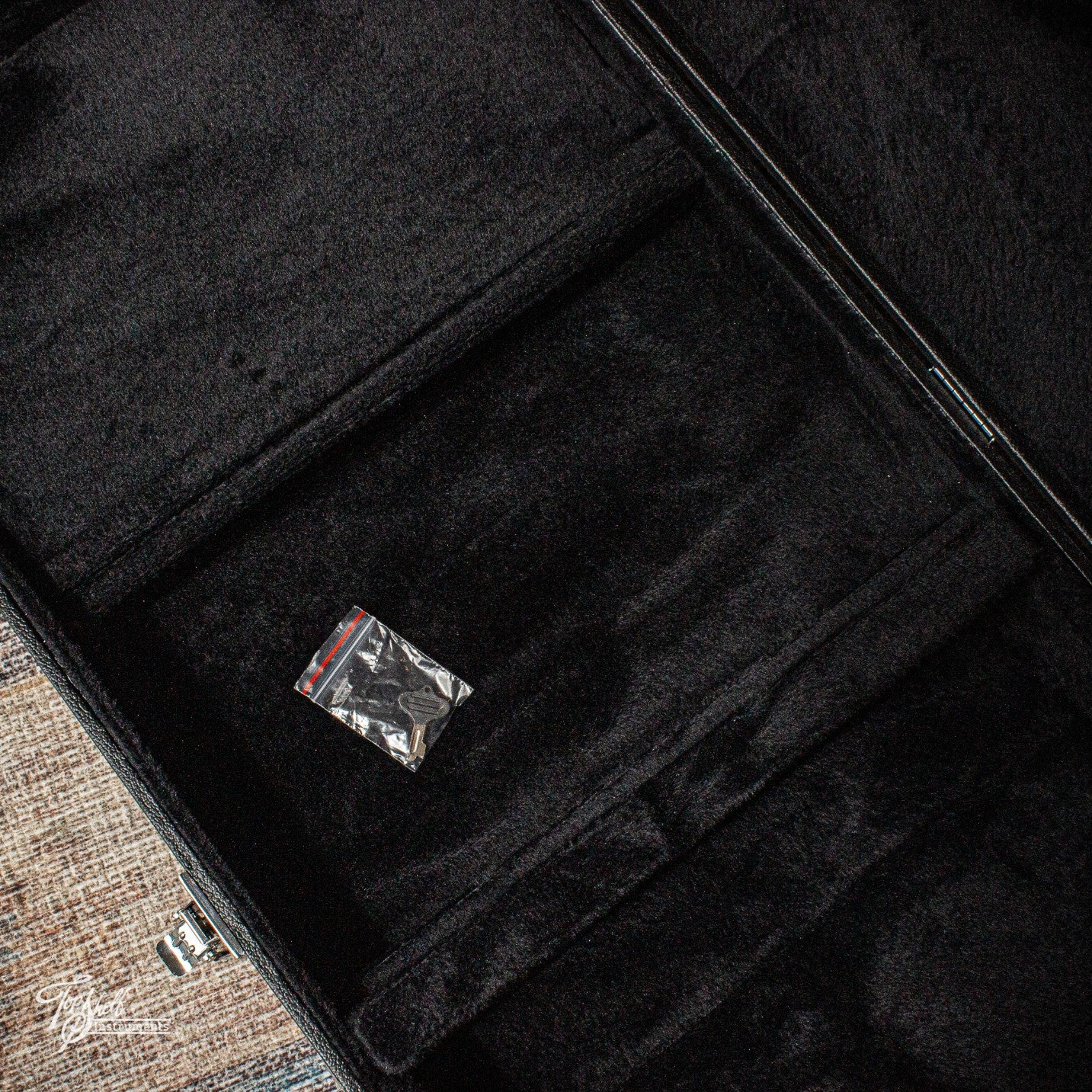 DCM Rectangular Bass Guitar Hard Case - Black – Topshelf Instruments