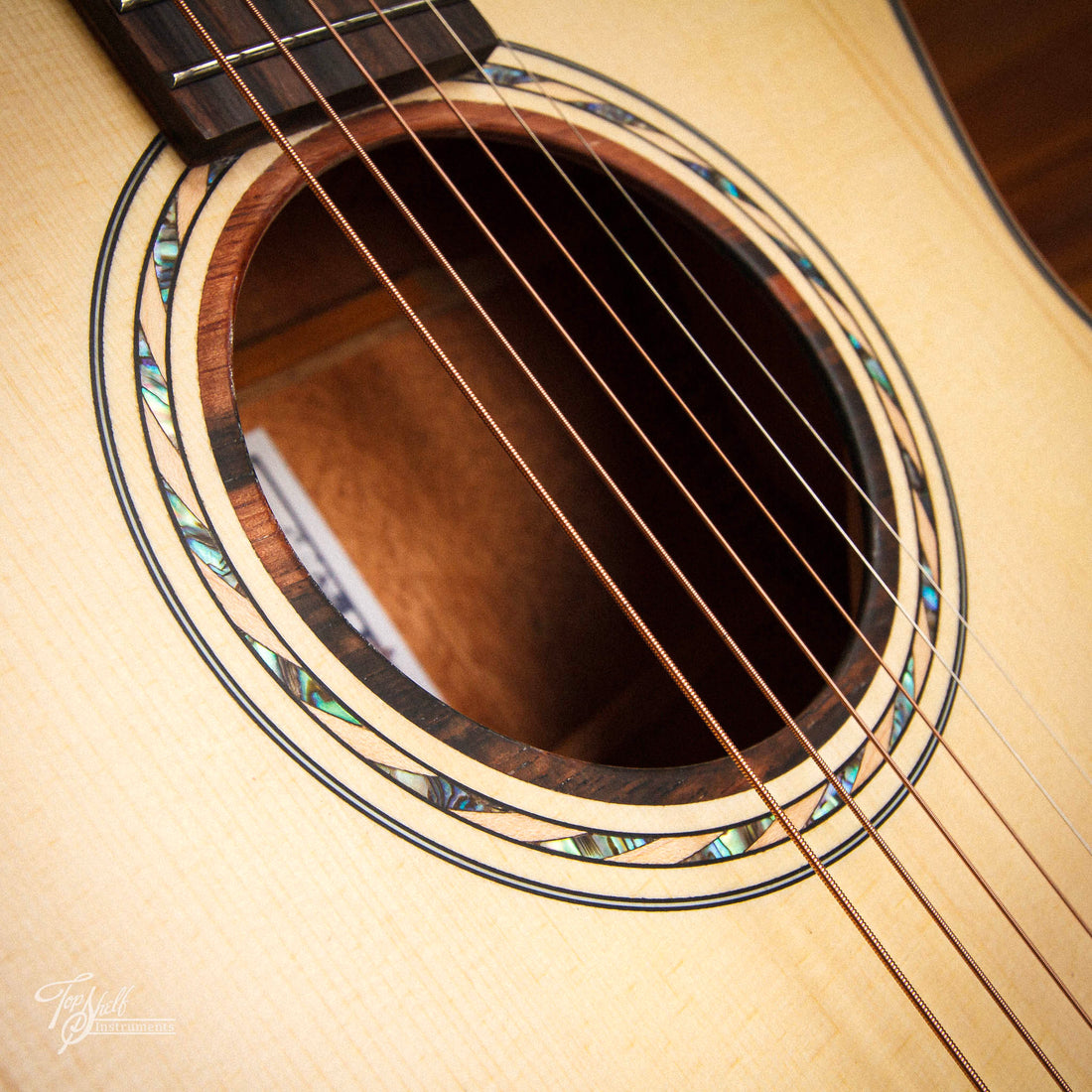 Bromo Guitars Tahoma Series BAT4CE Grand Auditorium Acoustic/Electric (New)