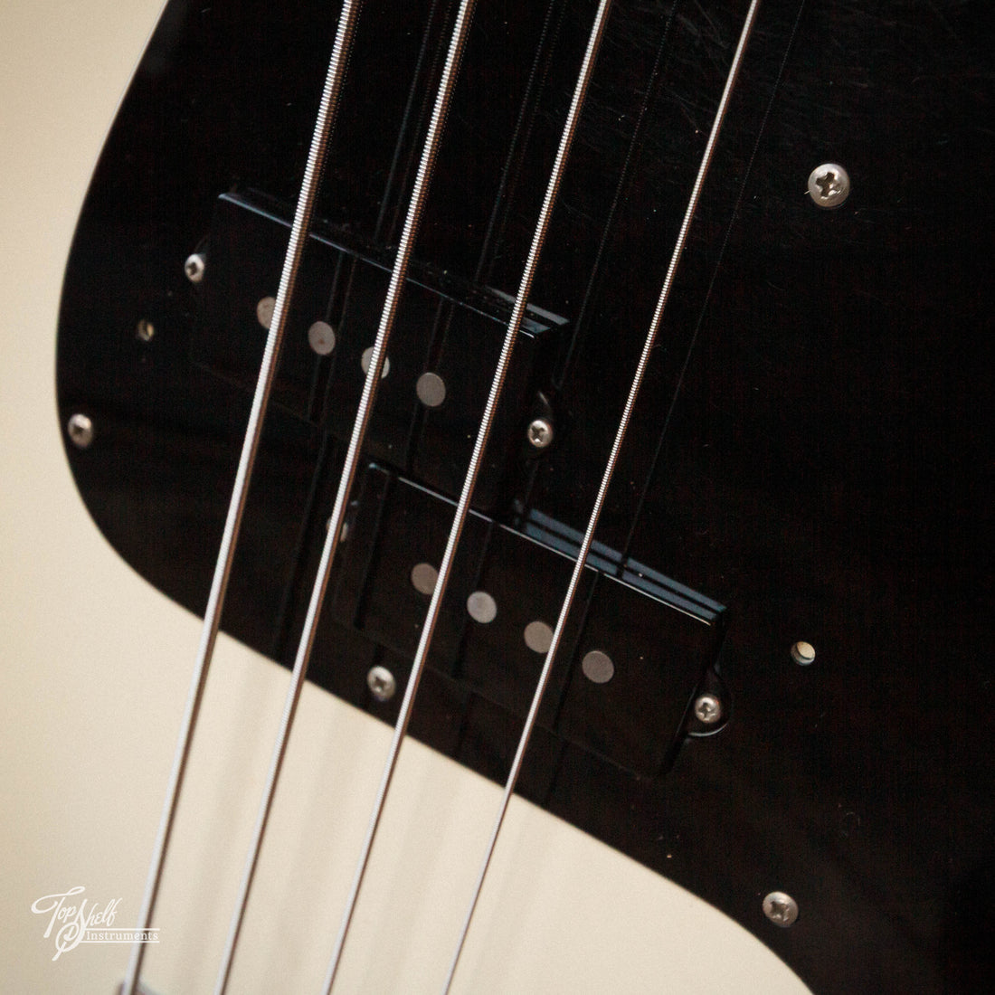 Fender Japan Precision Bass PB70-70US Vintage White 2006